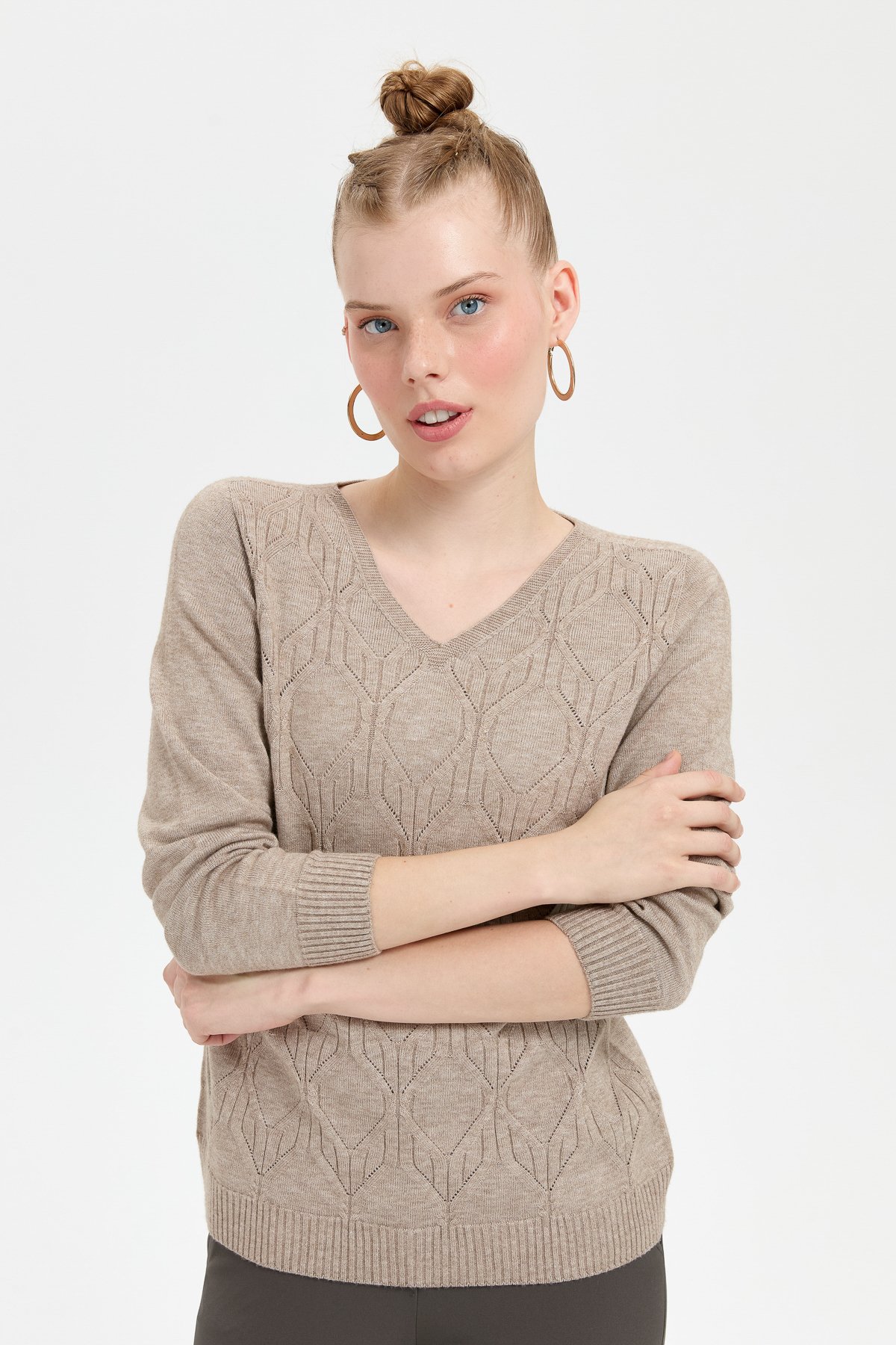 24187Kadın V Yaka Dikişsiz Önü Yürütmeli Kazak Vizon