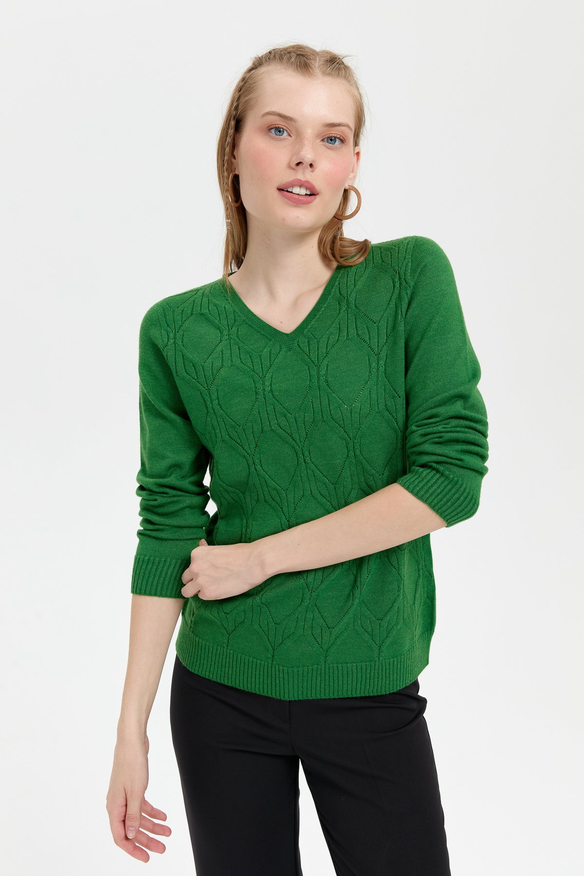 24187Kadın V Yaka Dikişsiz Önü Yürütmeli Kazak K.Yosun