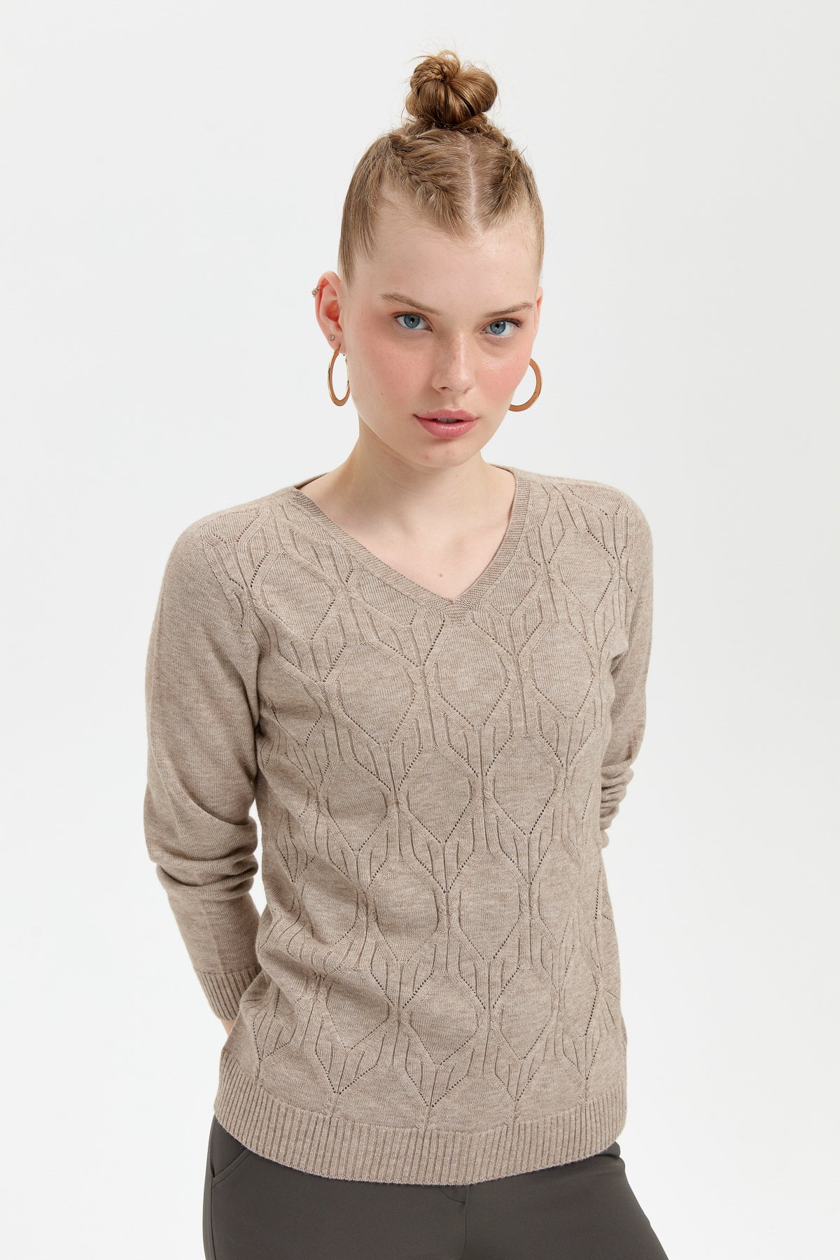 24187Kadın V Yaka Dikişsiz Önü Yürütmeli Kazak Vizon