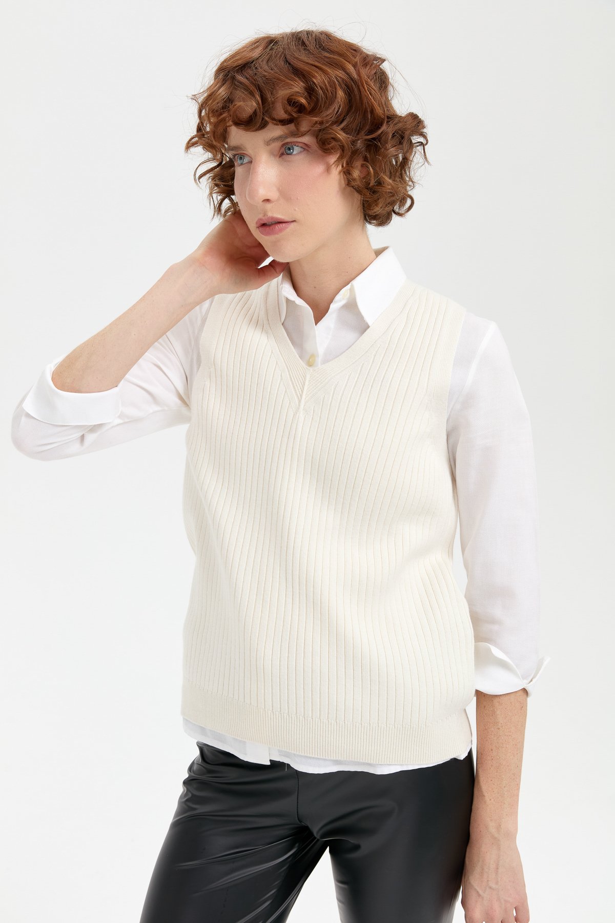 24177Kadın V Yaka Dikişsiz Süveter Kemik