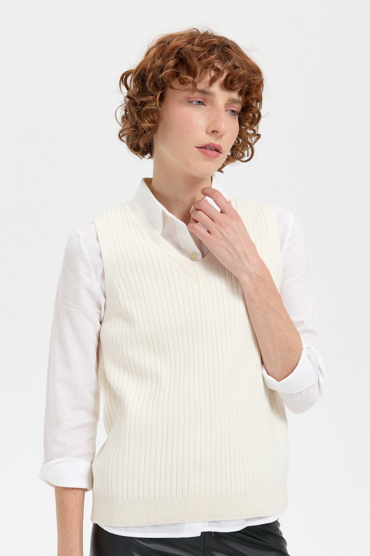 24177Kadın V Yaka Dikişsiz Süveter Kemik