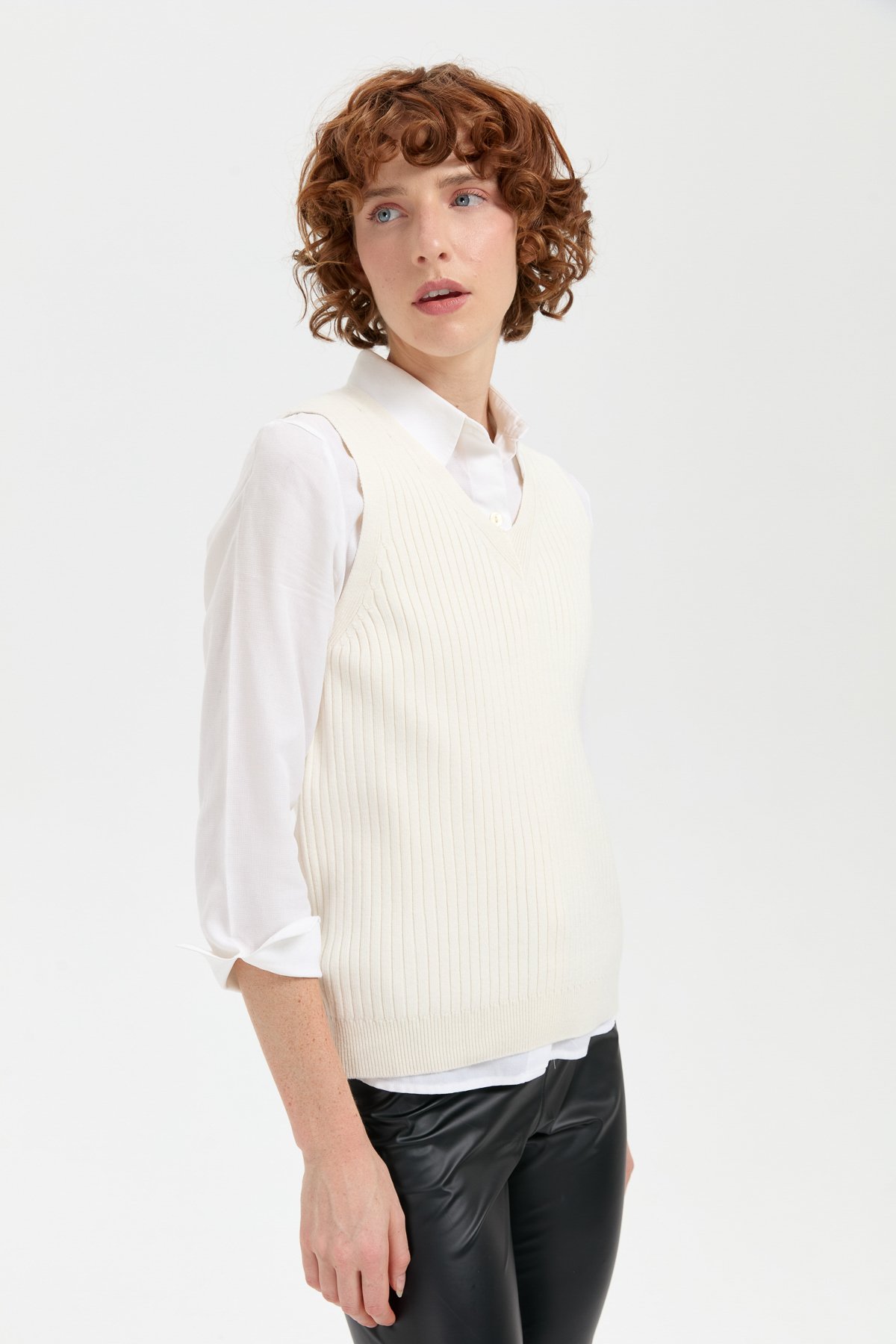 24177Kadın V Yaka Dikişsiz Süveter Kemik