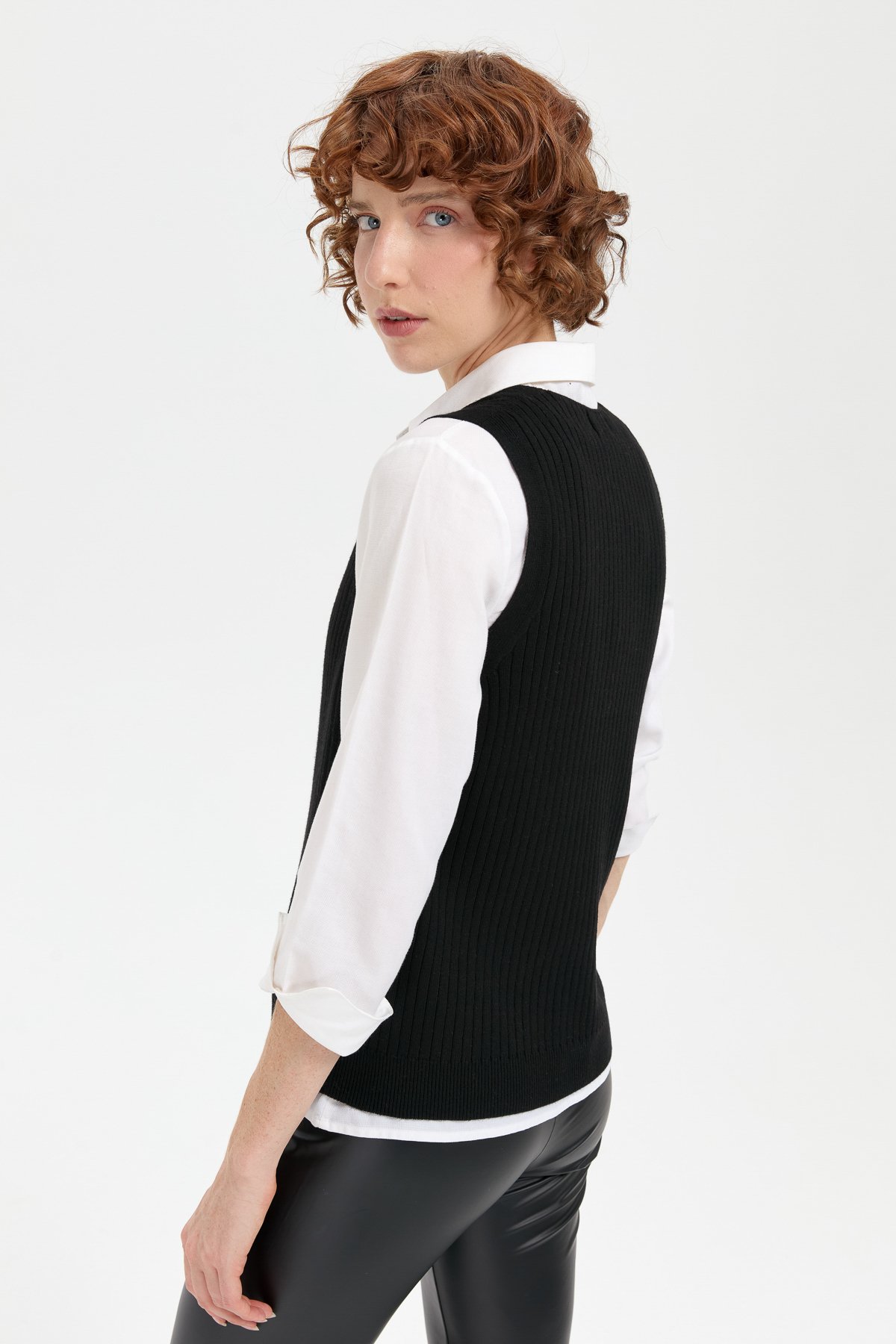 24177Kadın V Yaka Dikişsiz Süveter Siyah