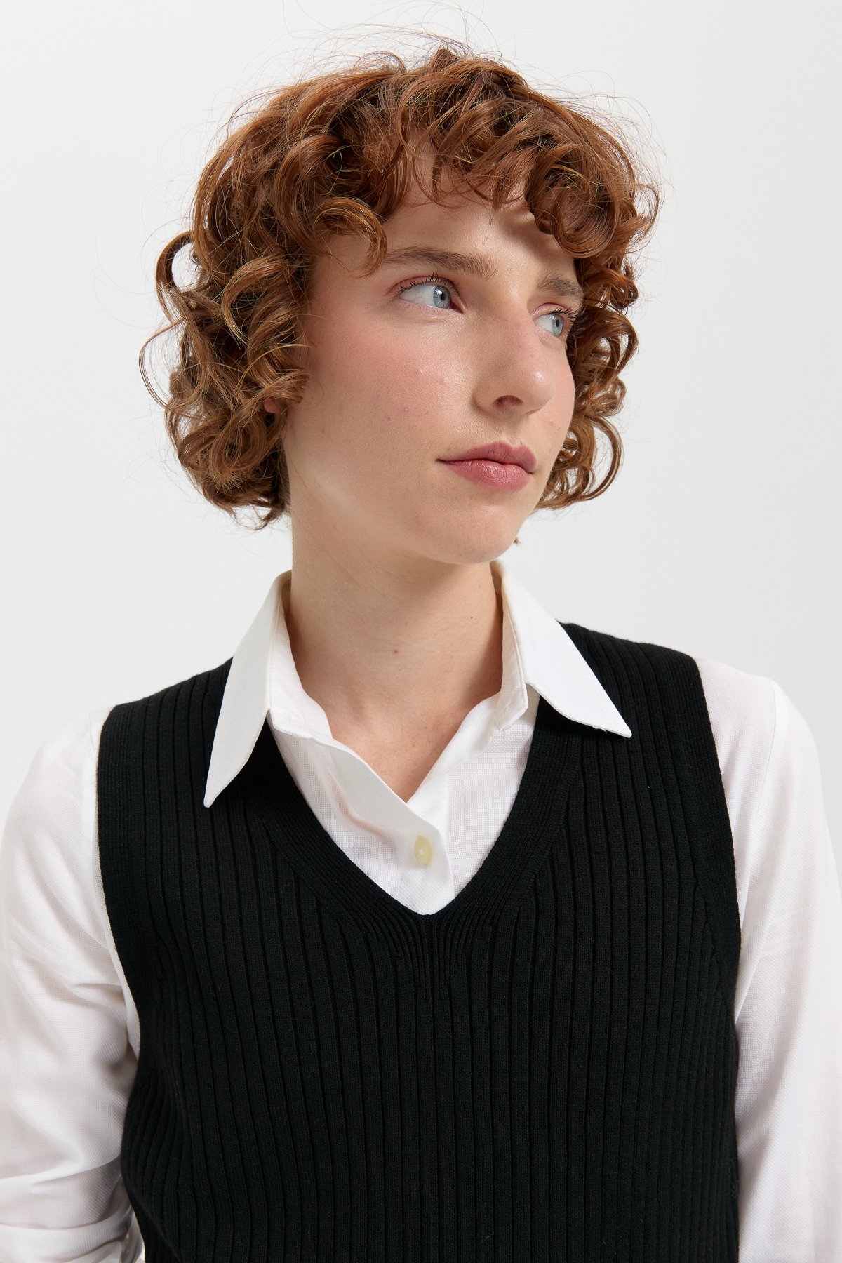 24177Kadın V Yaka Dikişsiz Süveter Siyah