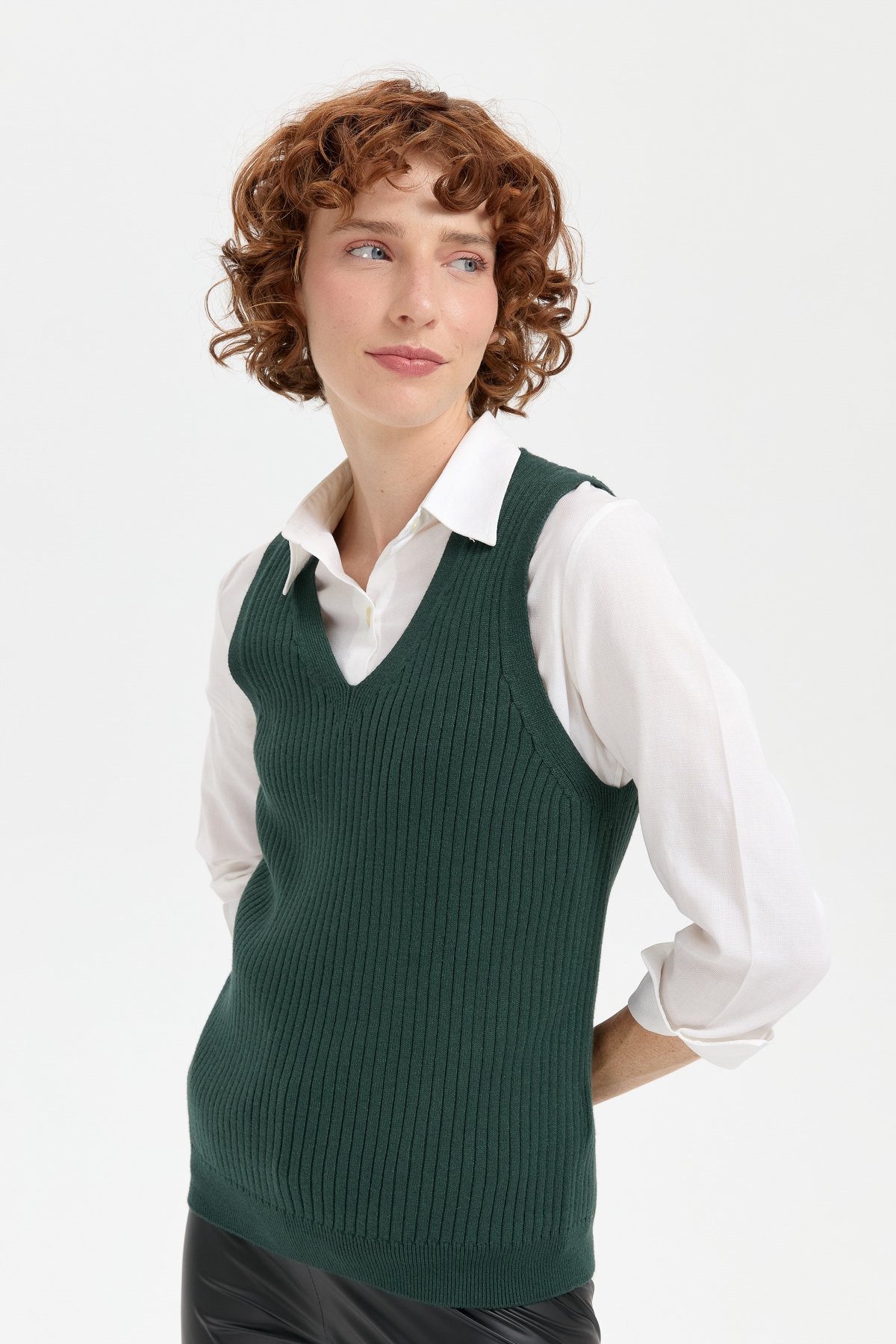 24177Kadın V Yaka Dikişsiz Süveter Yeşil