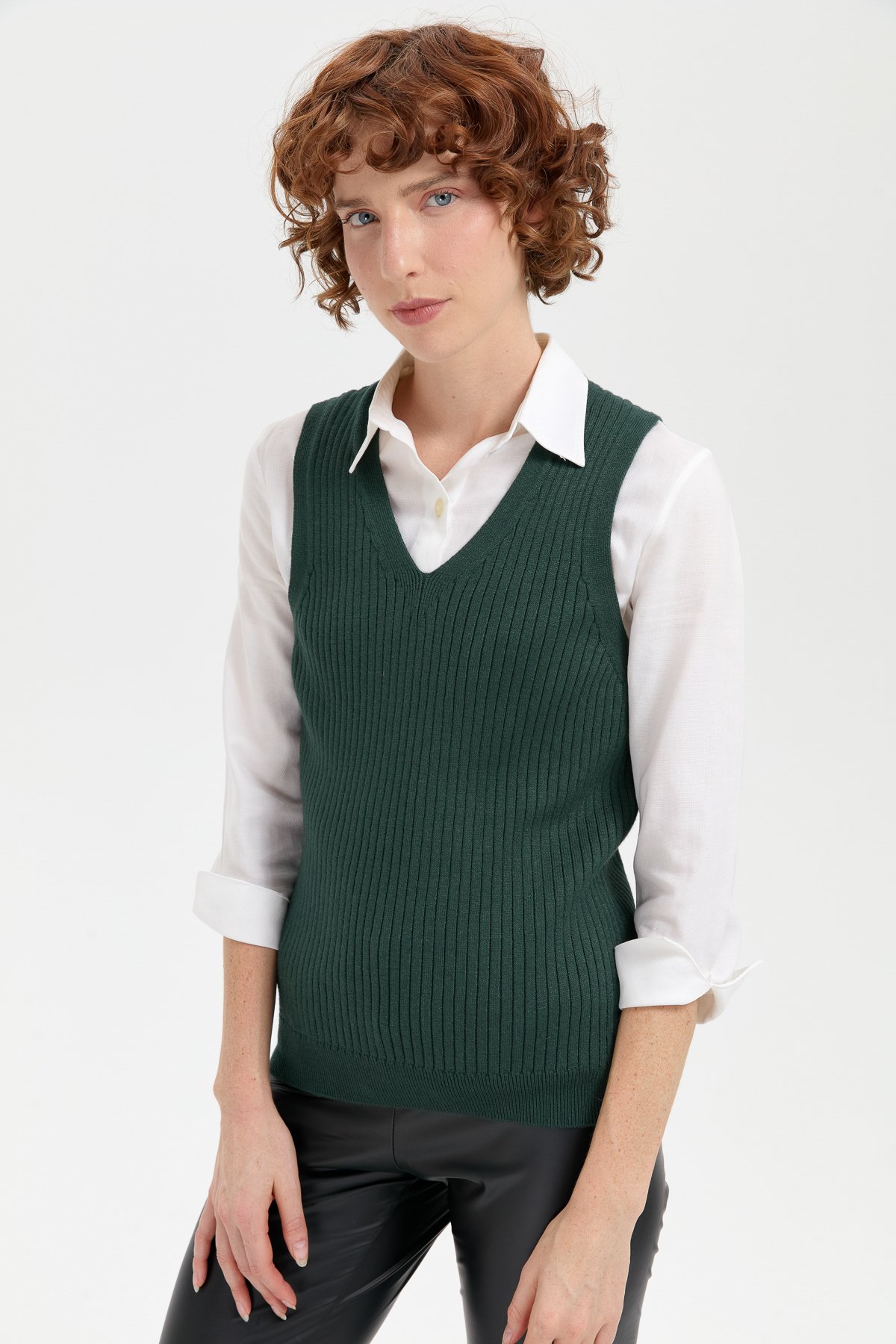 24177Kadın V Yaka Dikişsiz Süveter Yeşil