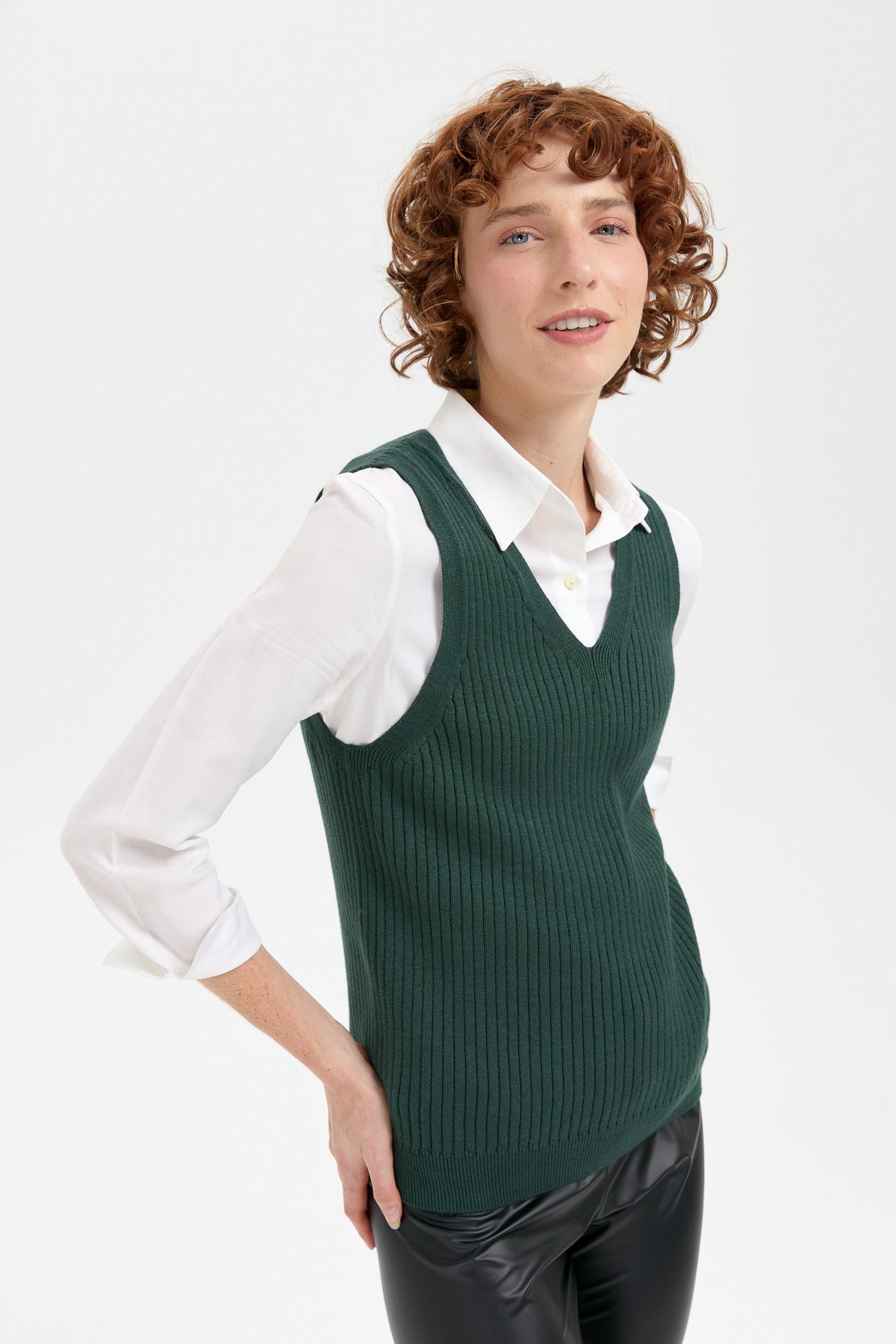 24177Kadın V Yaka Dikişsiz Süveter Yeşil
