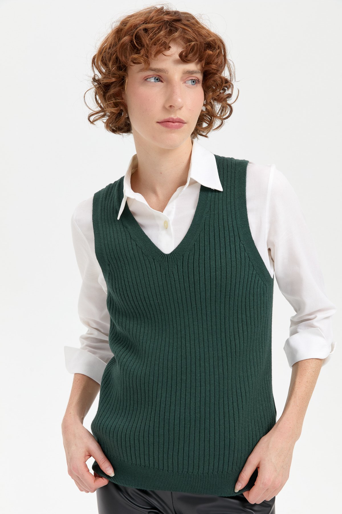 24177Kadın V Yaka Dikişsiz Süveter Yeşil