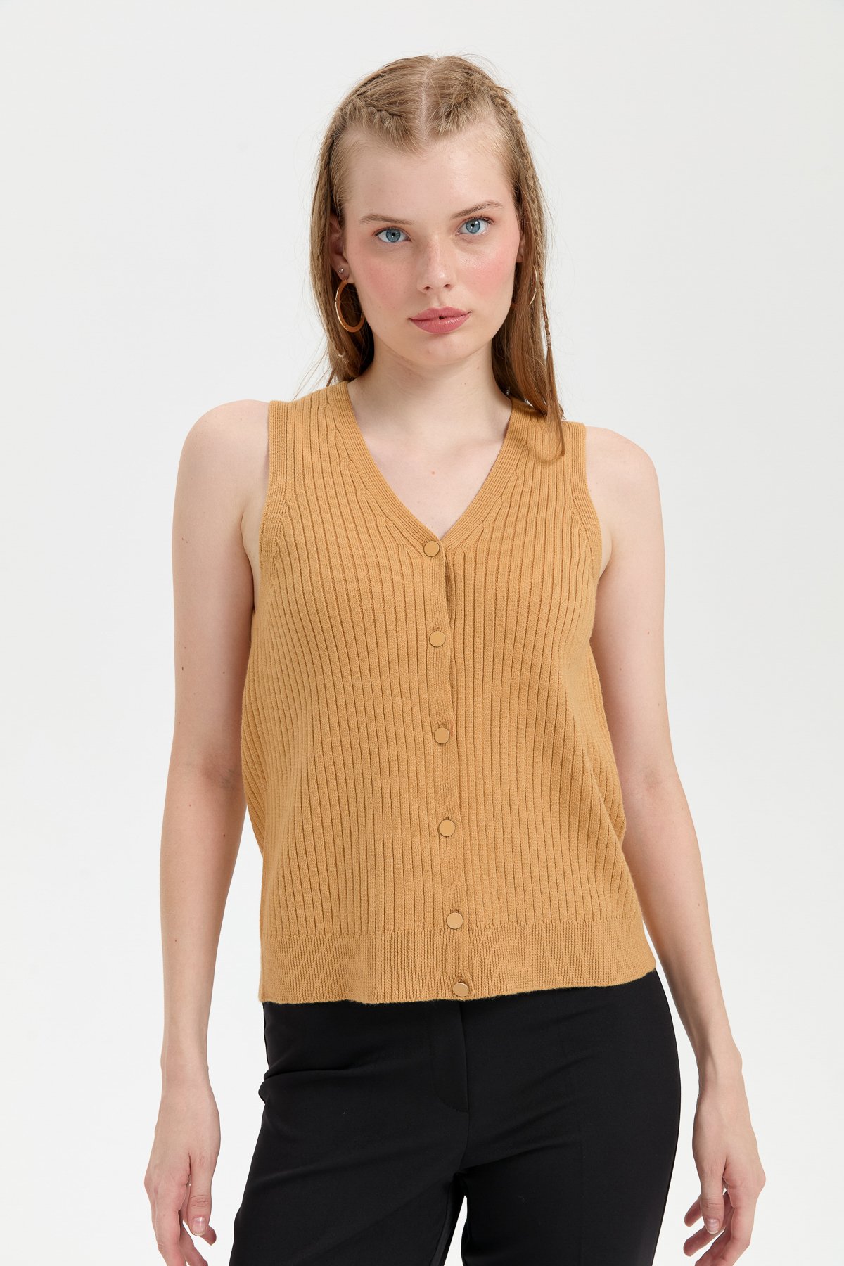 24180Kadın V Yaka Dikişsiz Yelek Camel