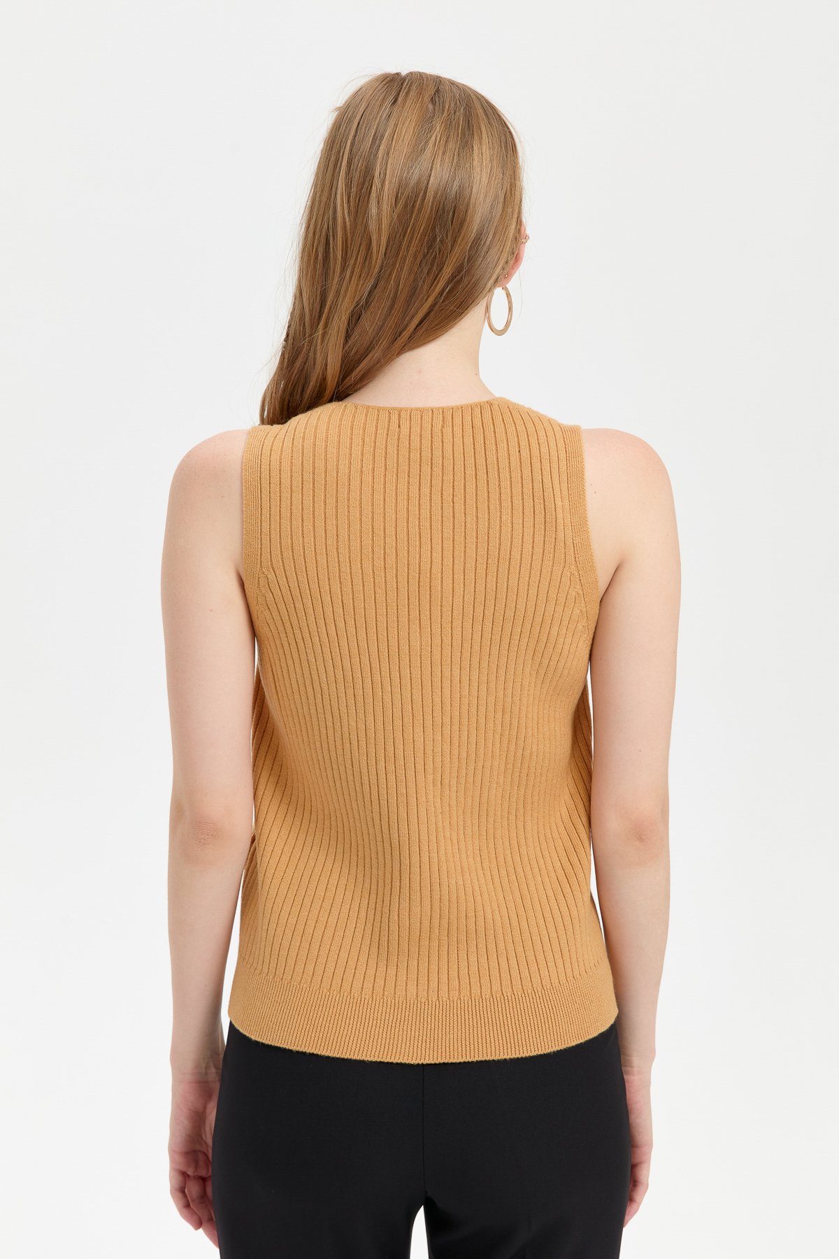 24180Kadın V Yaka Dikişsiz Yelek Camel