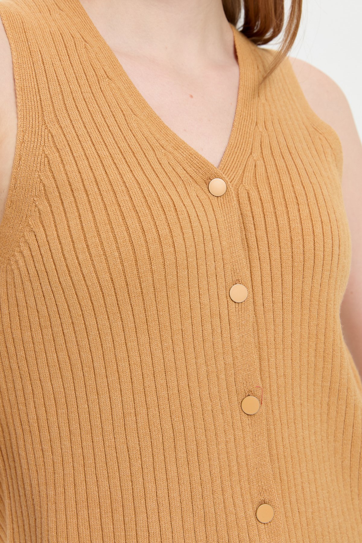 24180Kadın V Yaka Dikişsiz Yelek Camel