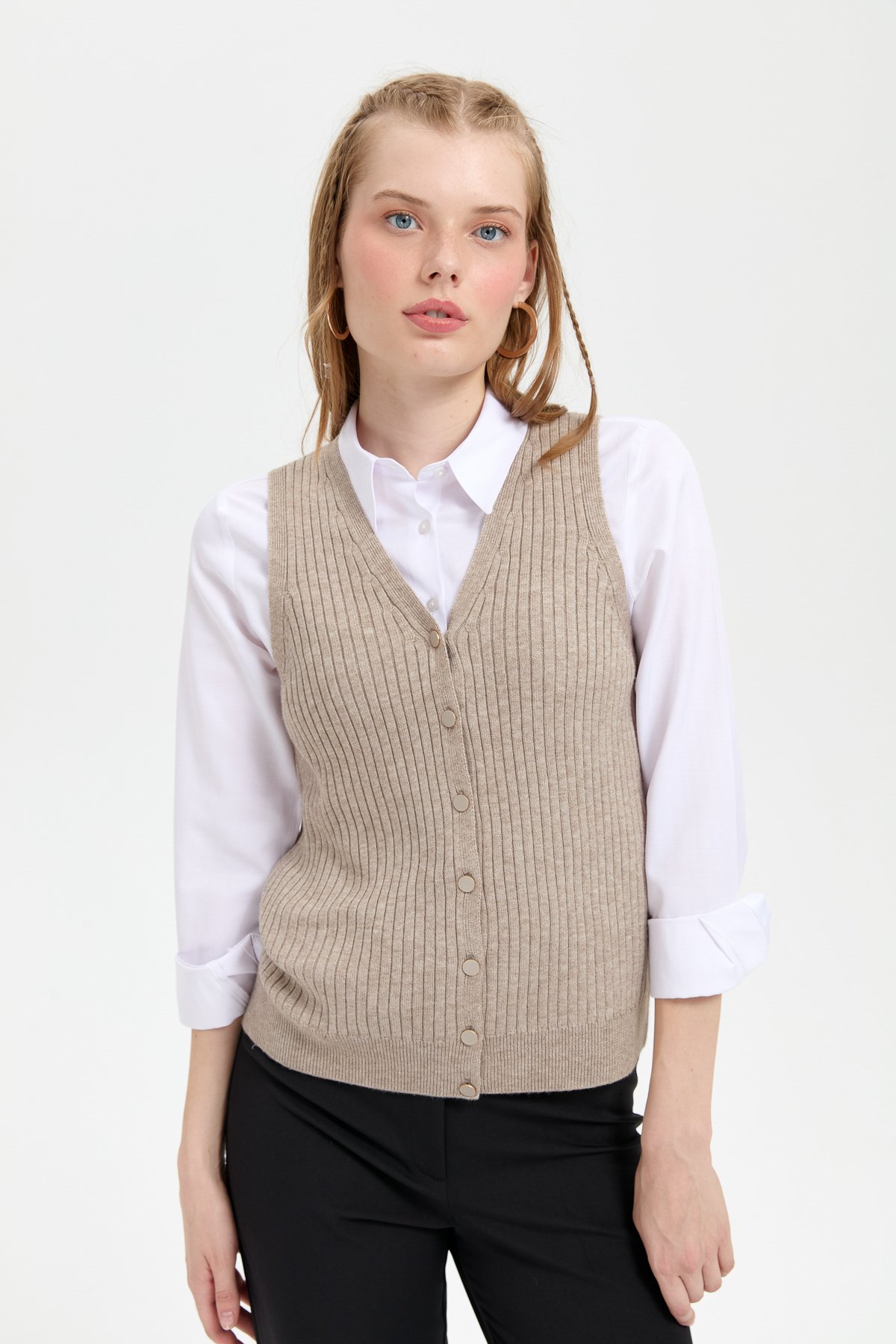 24180Kadın V Yaka Dikişsiz Yelek Vizon