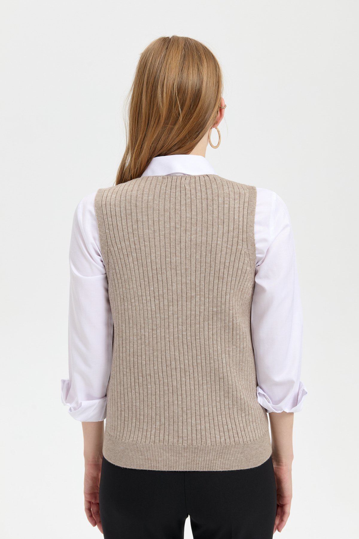 24180Kadın V Yaka Dikişsiz Yelek Vizon