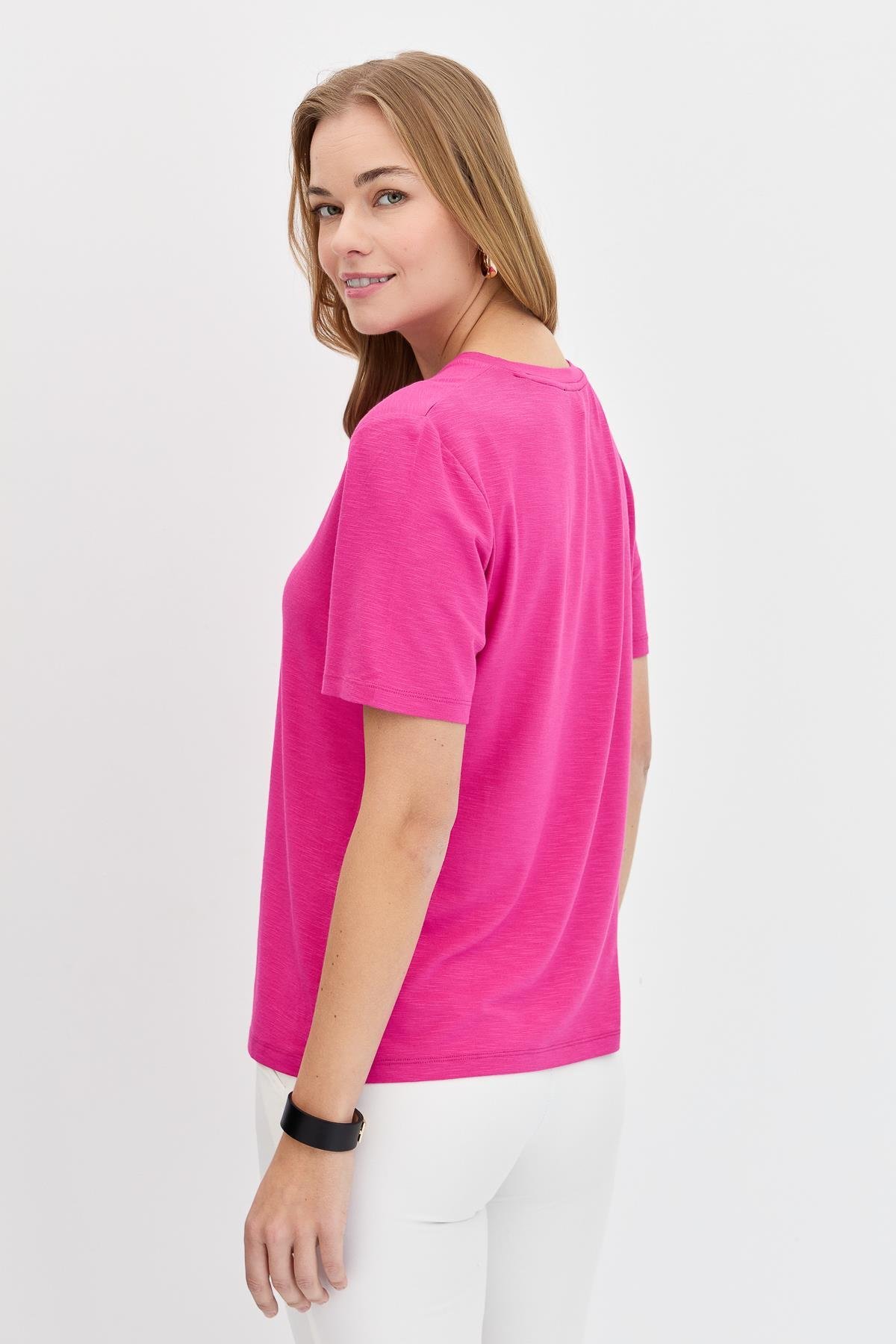 KMY24085Kadın V Yaka Flamlı Kumaş Basic Tshirt Fuşya