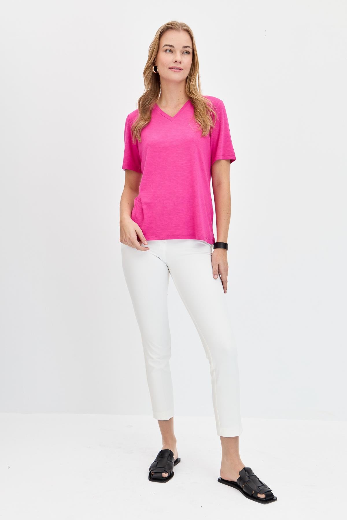 KMY24085Kadın V Yaka Flamlı Kumaş Basic Tshirt Fuşya