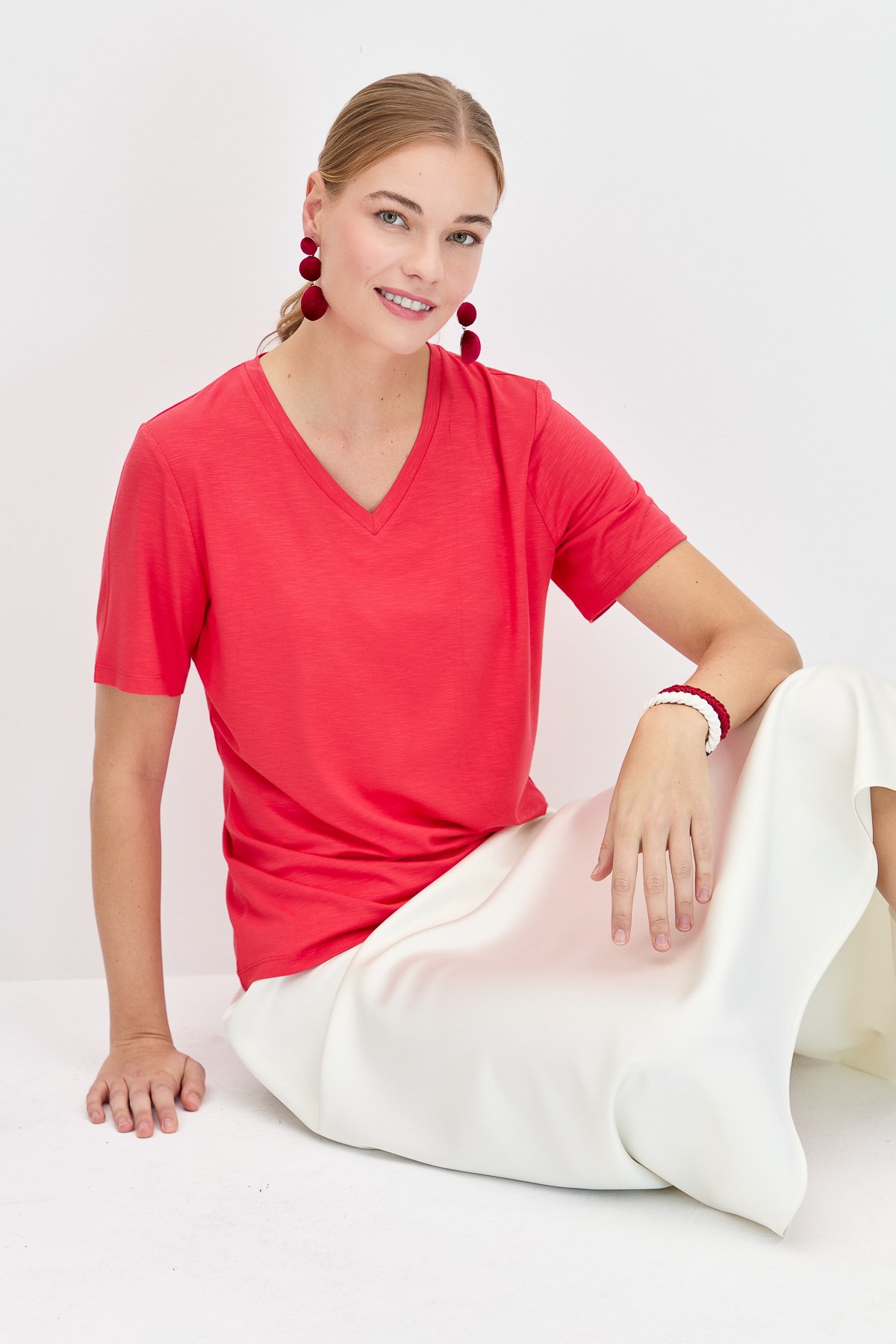 KMY24085Kadın V Yaka Flamlı Kumaş Basic Tshirt Mercan