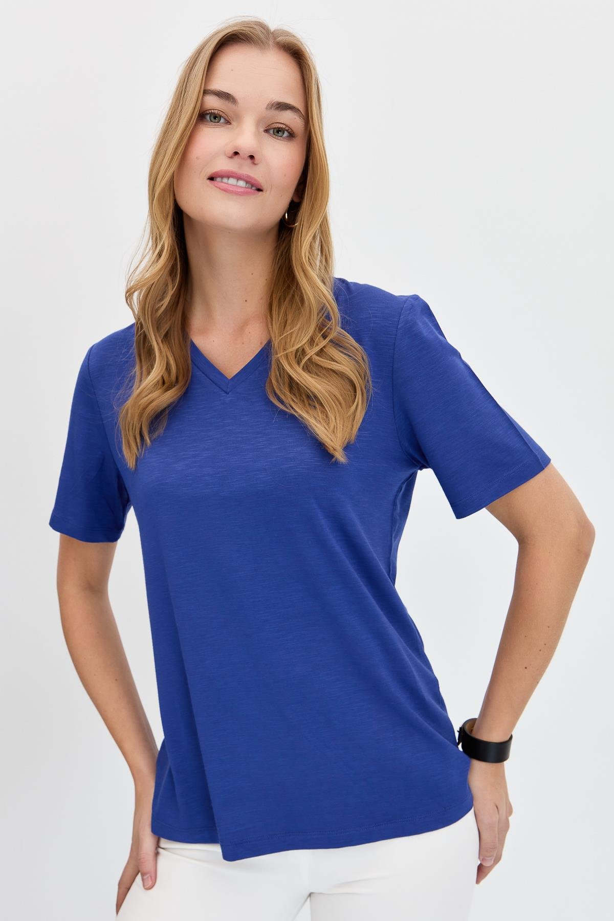 KMY24085Kadın V Yaka Flamlı Kumaş Basic Tshirt İndigo