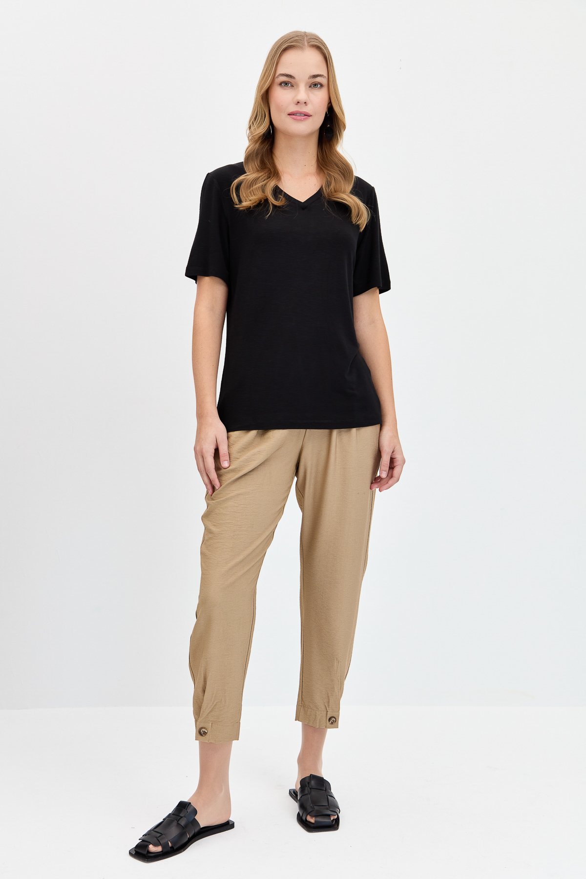 KMY24085Kadın V Yaka Flamlı Kumaş Basic Tshirt Siyah