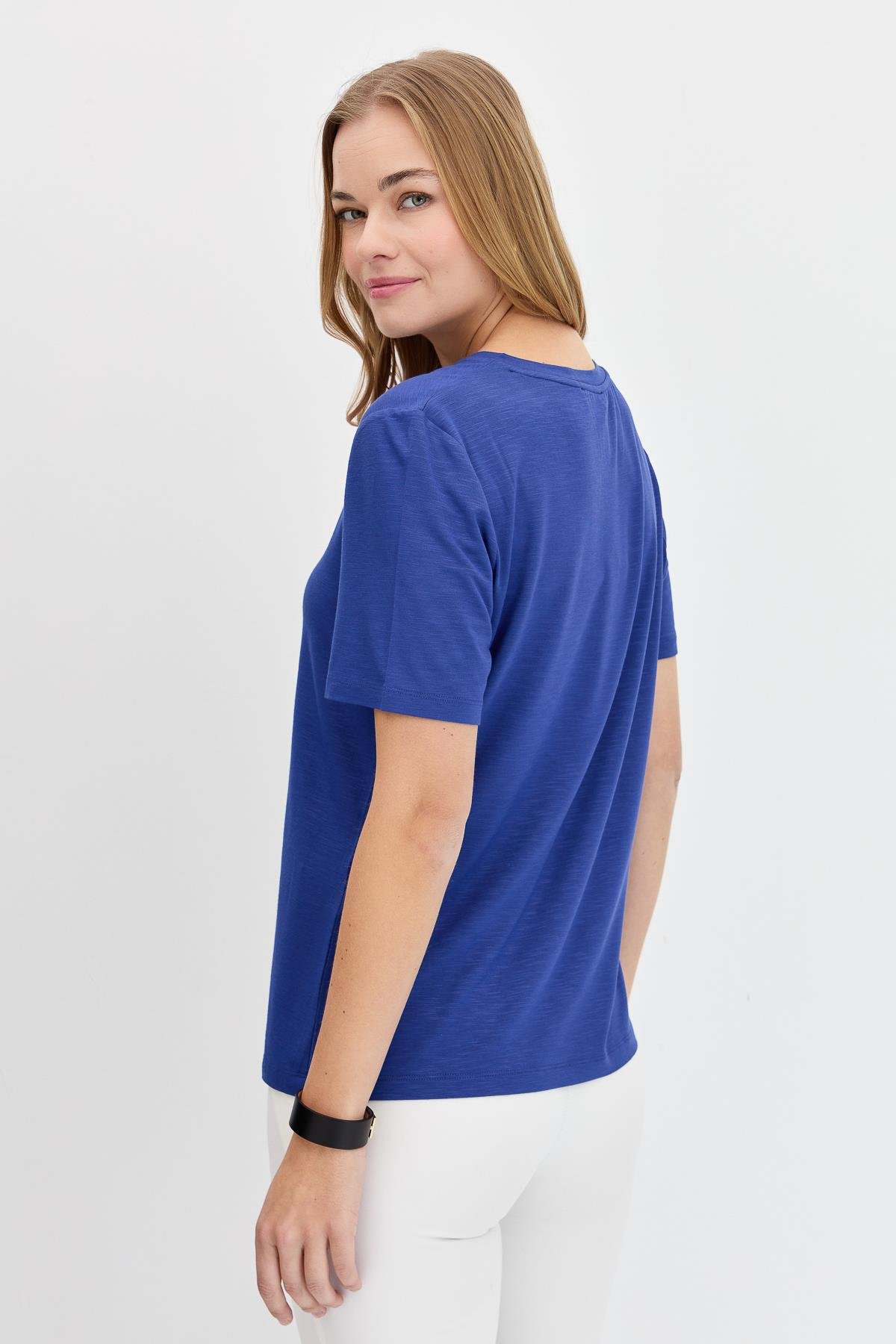 KMY24085Kadın V Yaka Flamlı Kumaş Basic Tshirt İndigo