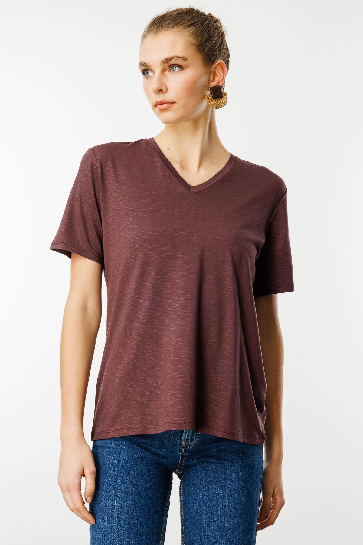 KMY24085Kadın V Yaka Flamlı Kumaş Basic Tshirt Kahve