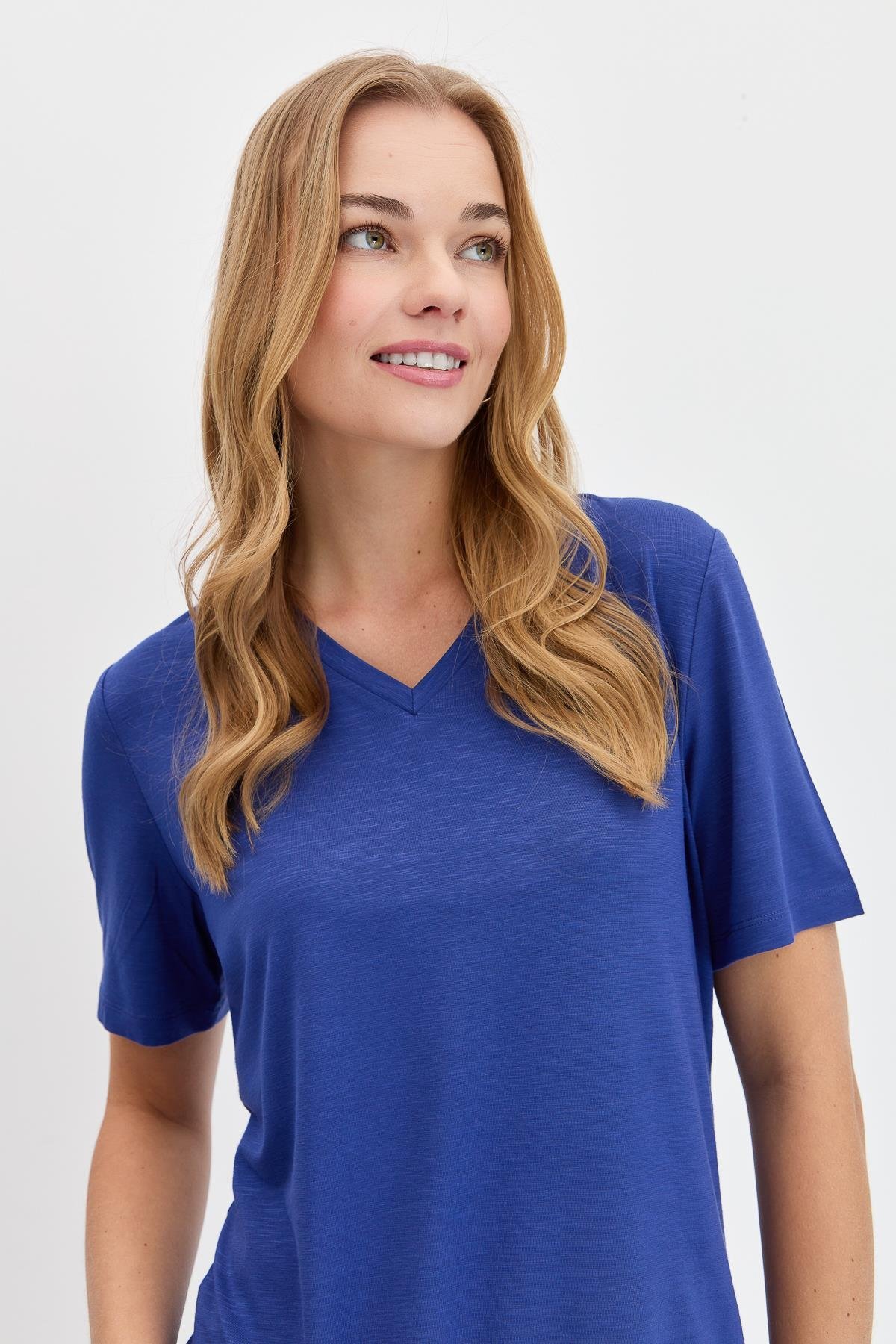 KMY24085Kadın V Yaka Flamlı Kumaş Basic Tshirt İndigo