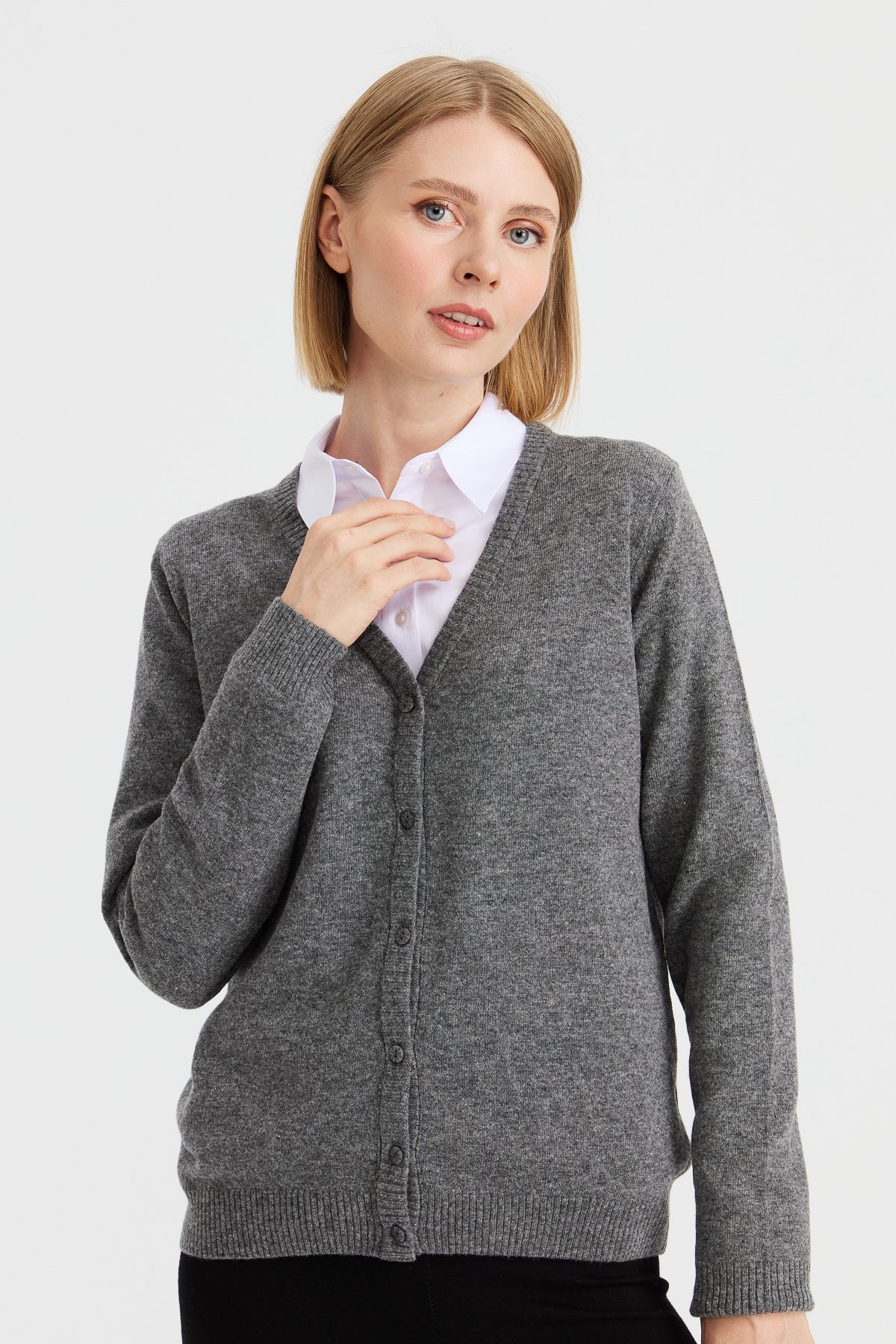 21021Kadın V Yaka Hırka Yün Füme