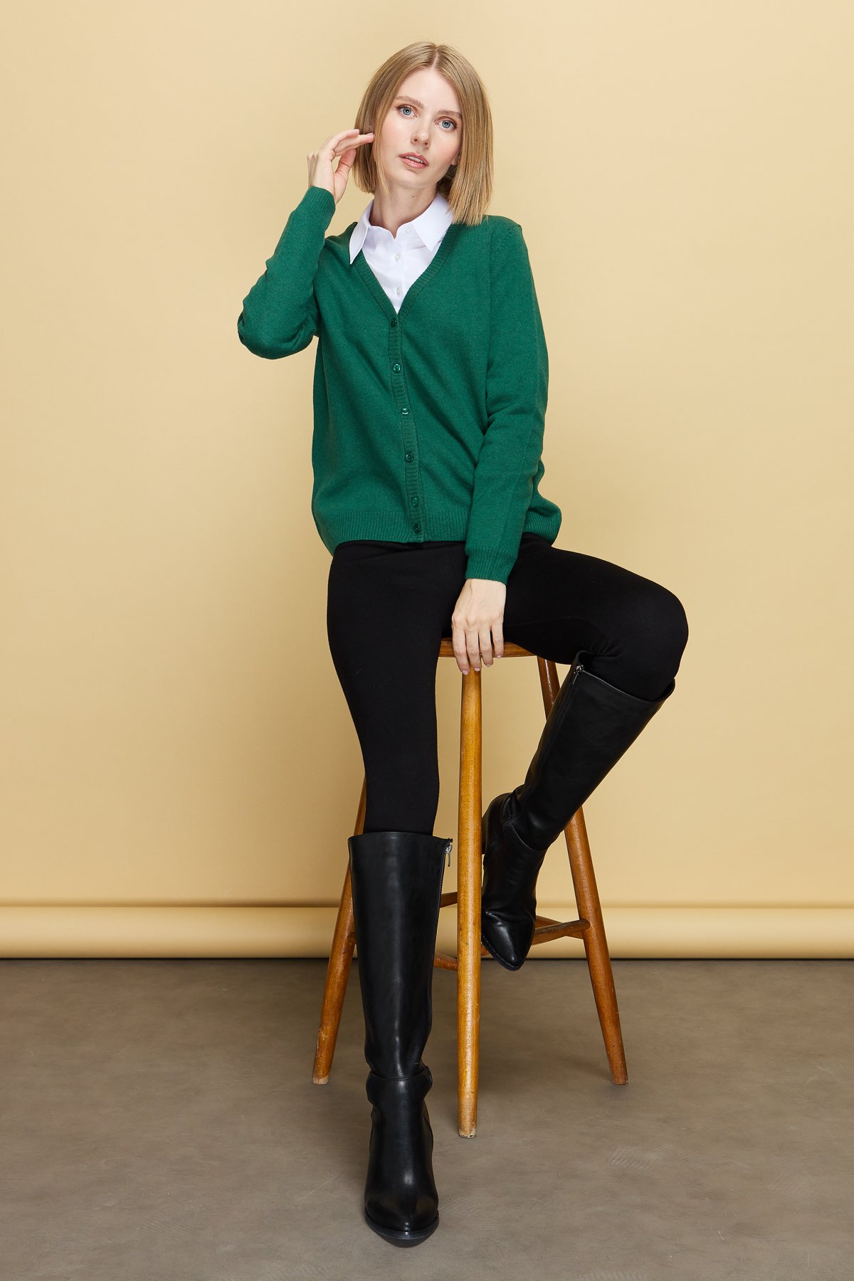 21021Kadın V Yaka Hırka Yün Ö.Başı