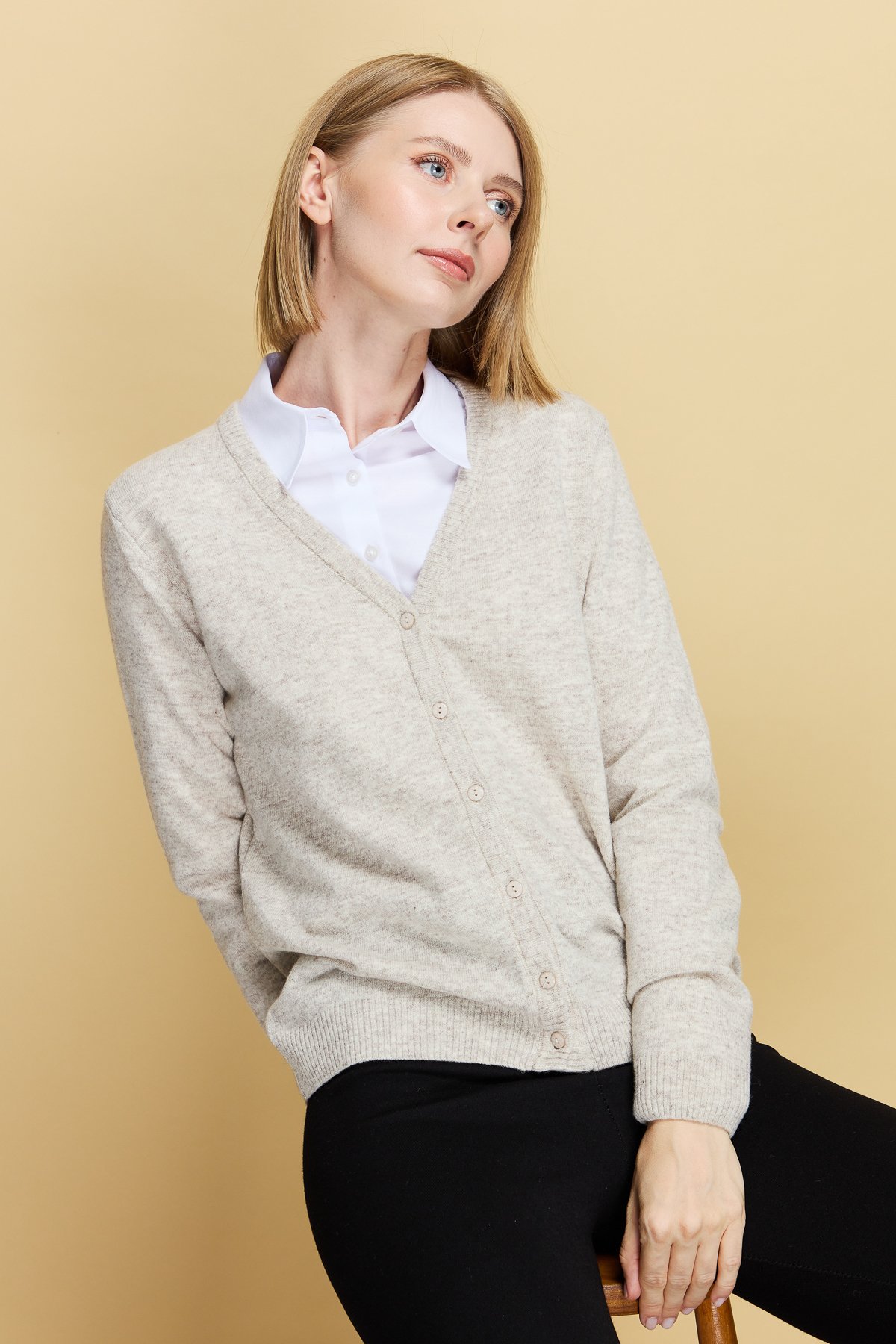 21021Kadın V Yaka Hırka Yün V.Bej