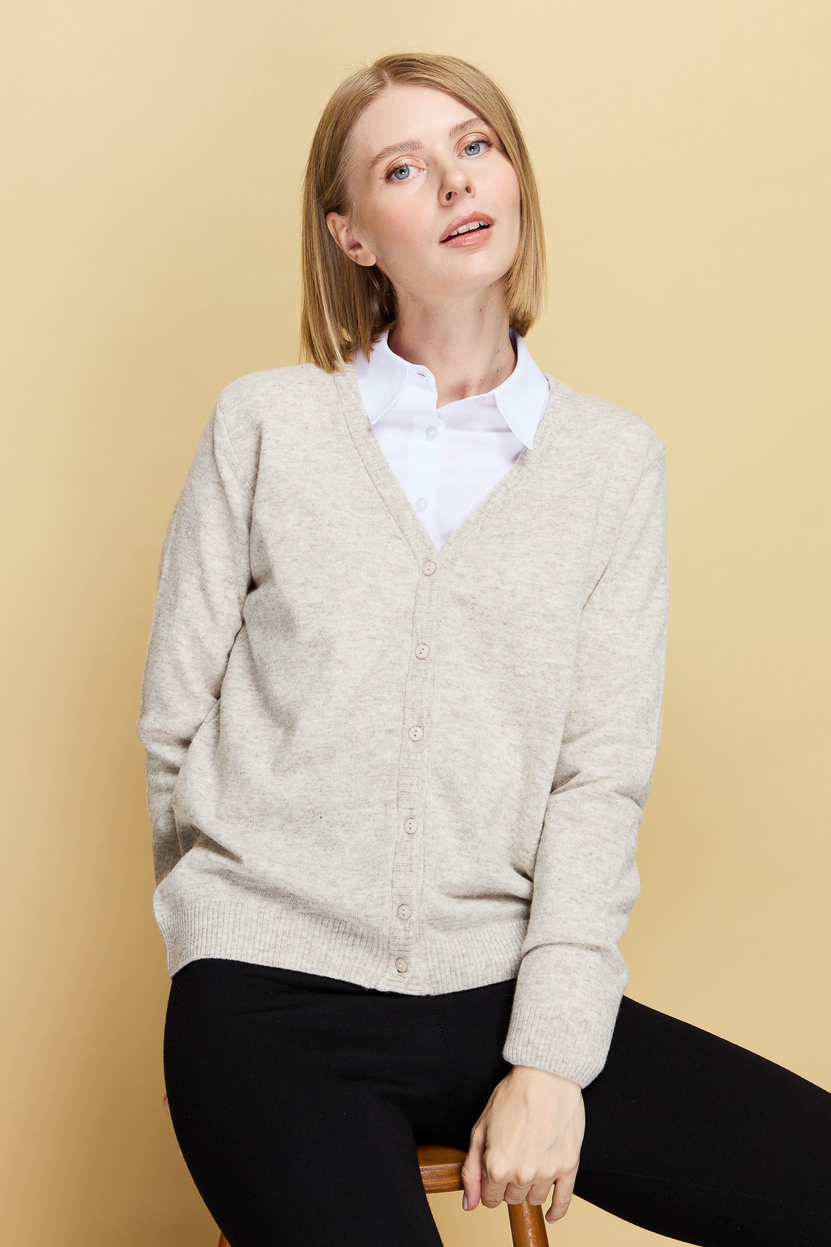 21021Kadın V Yaka Hırka Yün V.Bej