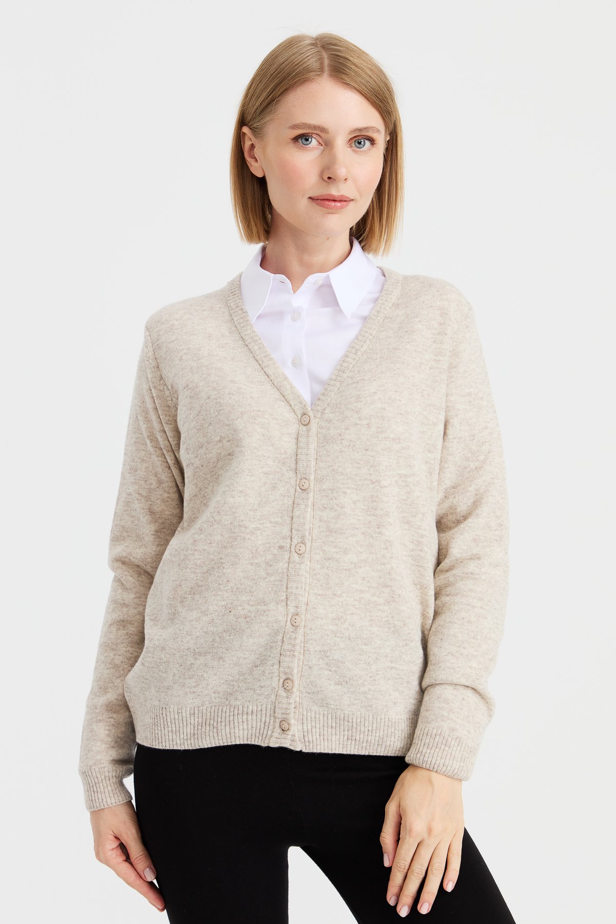 21021Kadın V Yaka Hırka Yün V.Bej