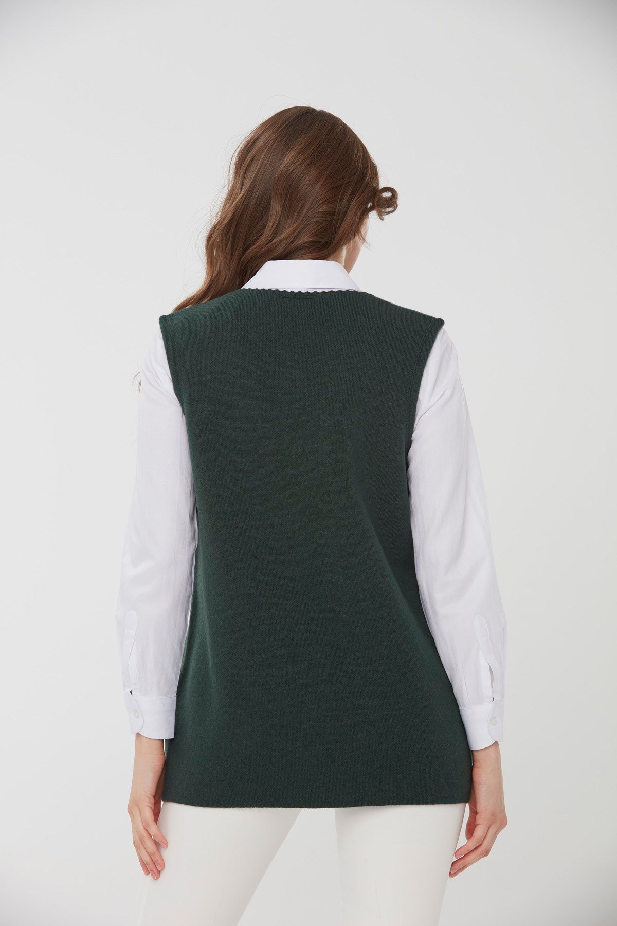 22191Kadın Sıfır Yaka İşlemeli Cepli Yün Yelek Yeşil