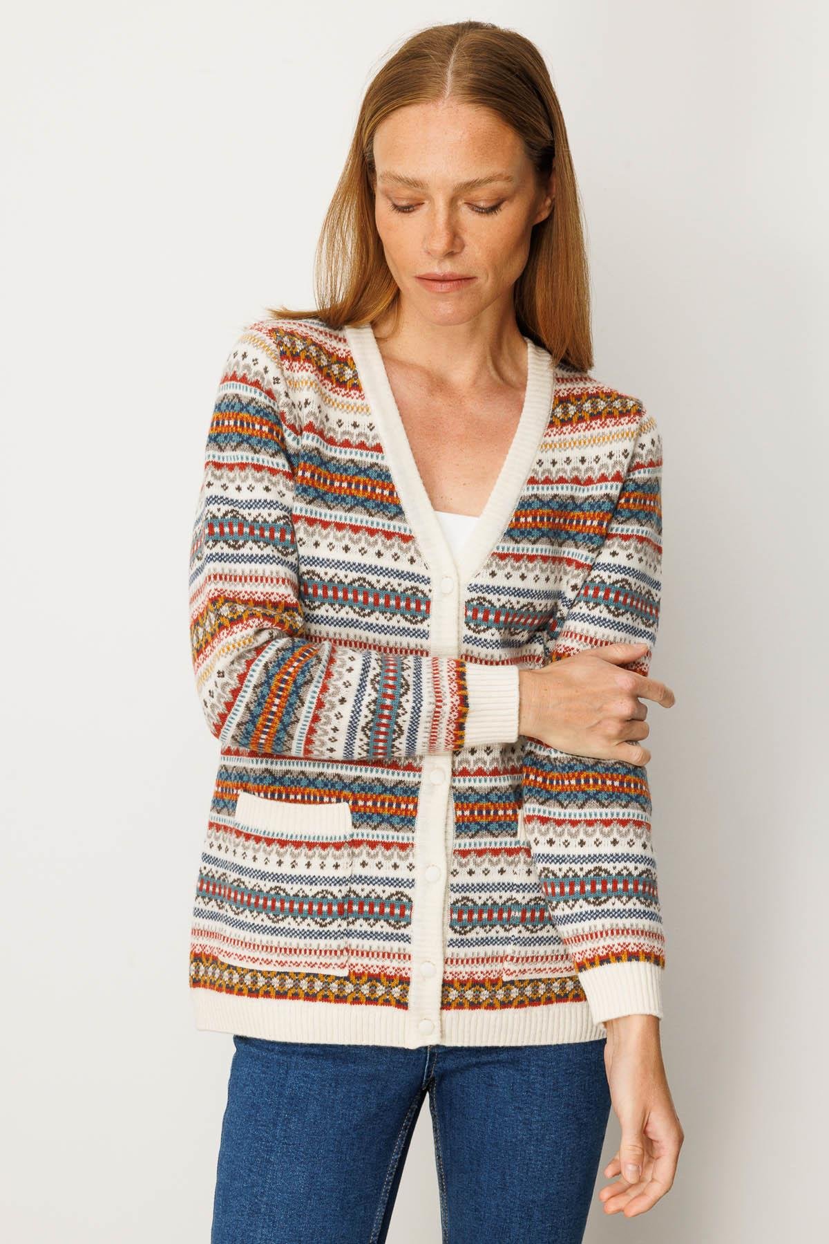 25101Kadın V Yaka Jakarlı Yün Hırka Kemik