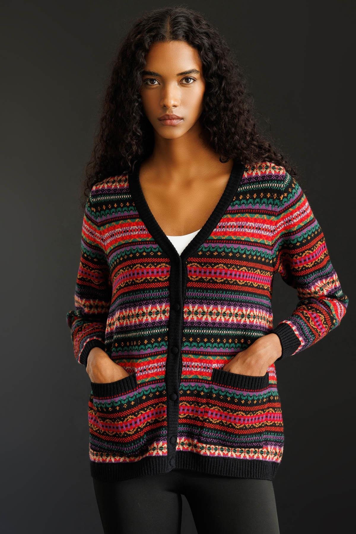 25101Kadın V Yaka Jakarlı Yün Hırka Siyah