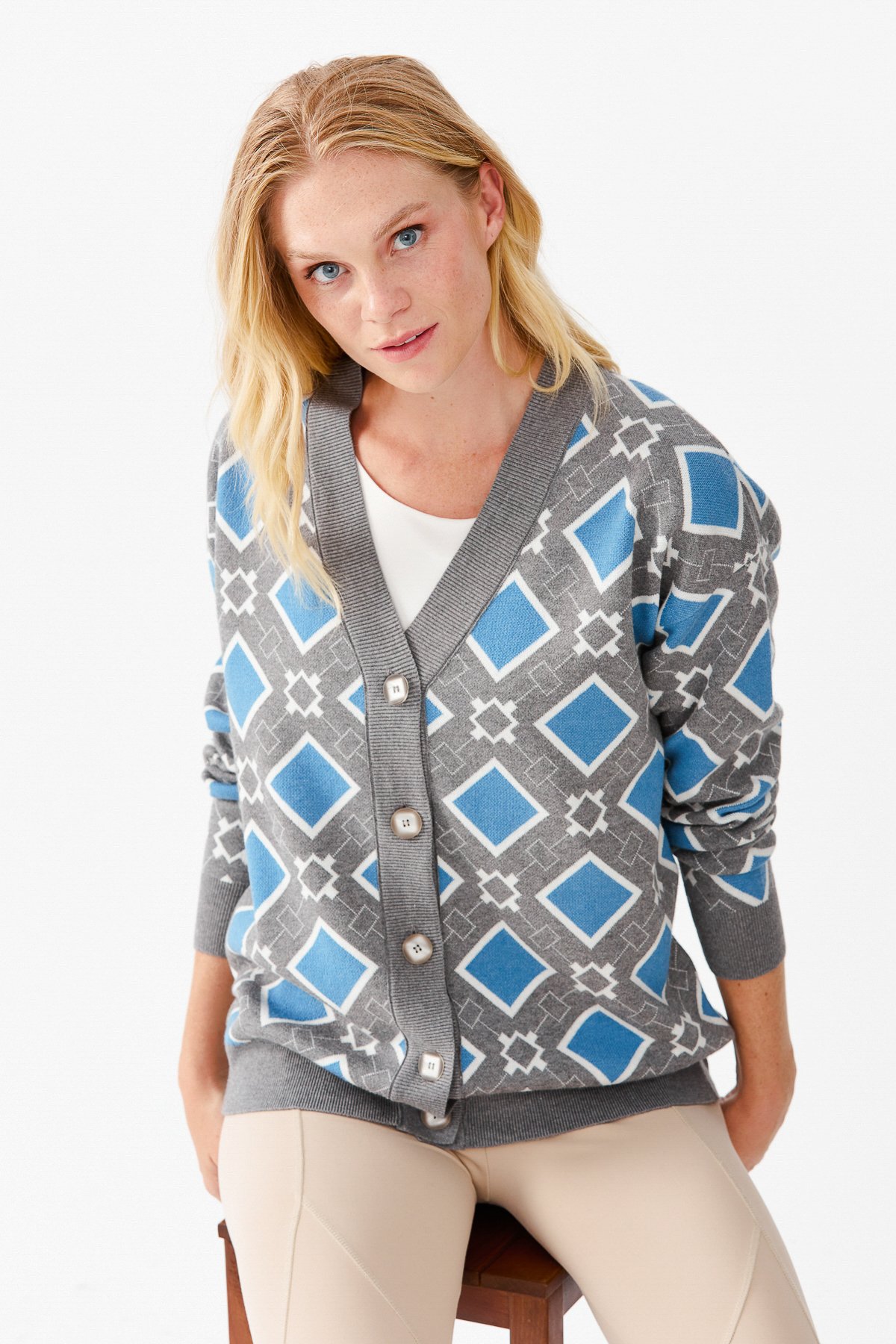 22310Женский жакет в клетку с V-образным вырезом, дымчатый