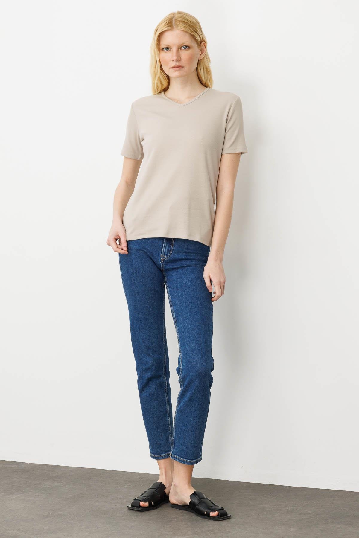 23753Kadın V Yaka Kaşkorse Pamuk T-shirt Bej