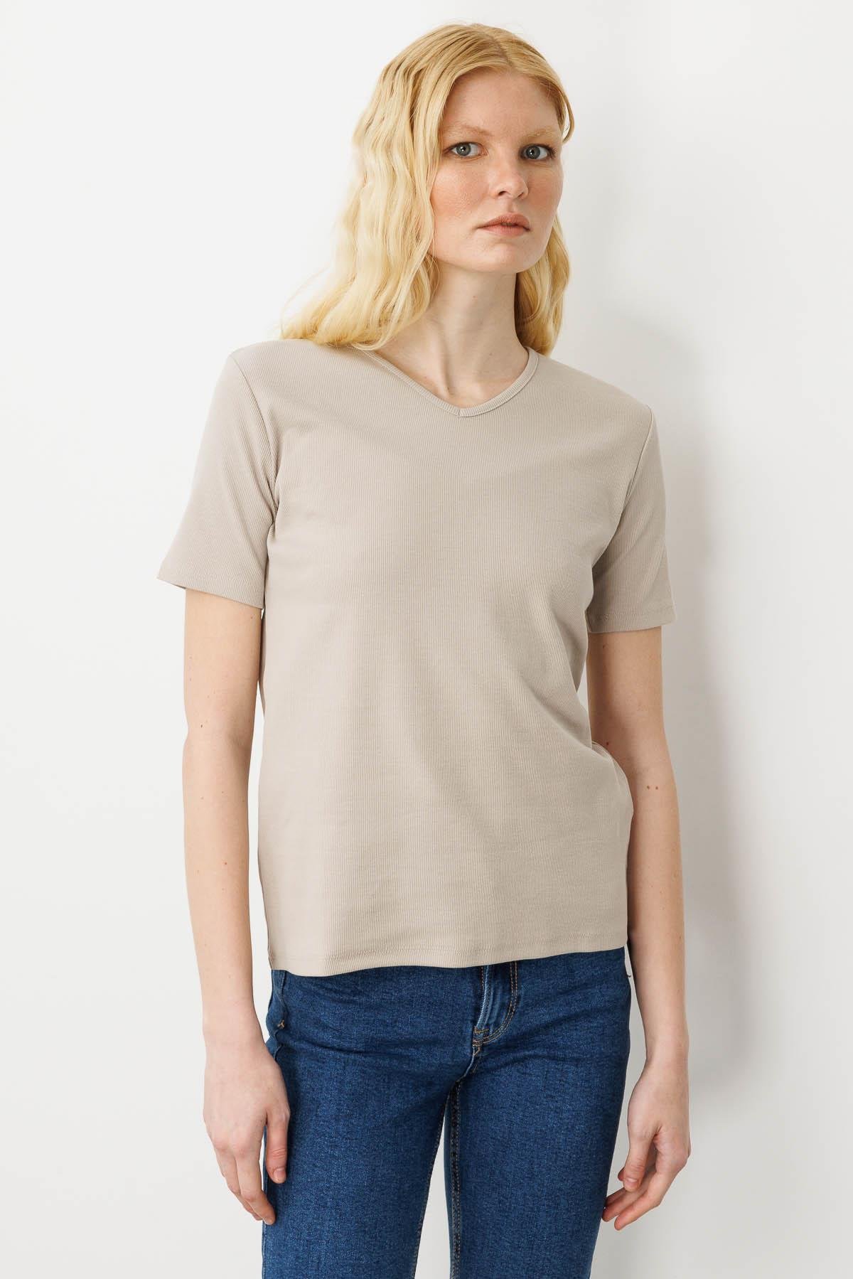 23753Kadın V Yaka Kaşkorse Pamuk T-shirt Bej