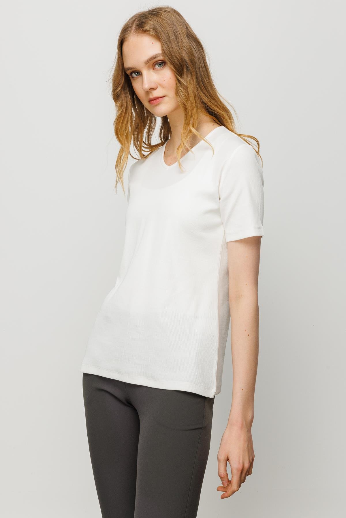 23753Kadın V Yaka Kaşkorse Pamuk T-shirt Beyaz