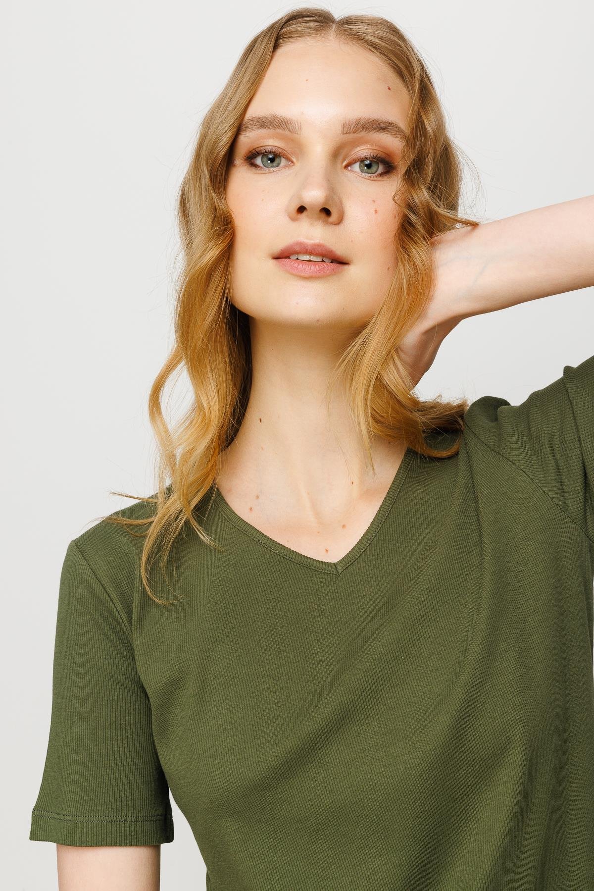 23753Kadın V Yaka Kaşkorse Pamuk T-shirt Haki