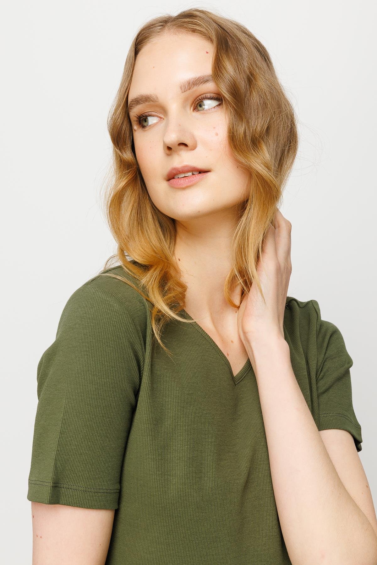 23753Kadın V Yaka Kaşkorse Pamuk T-shirt Haki