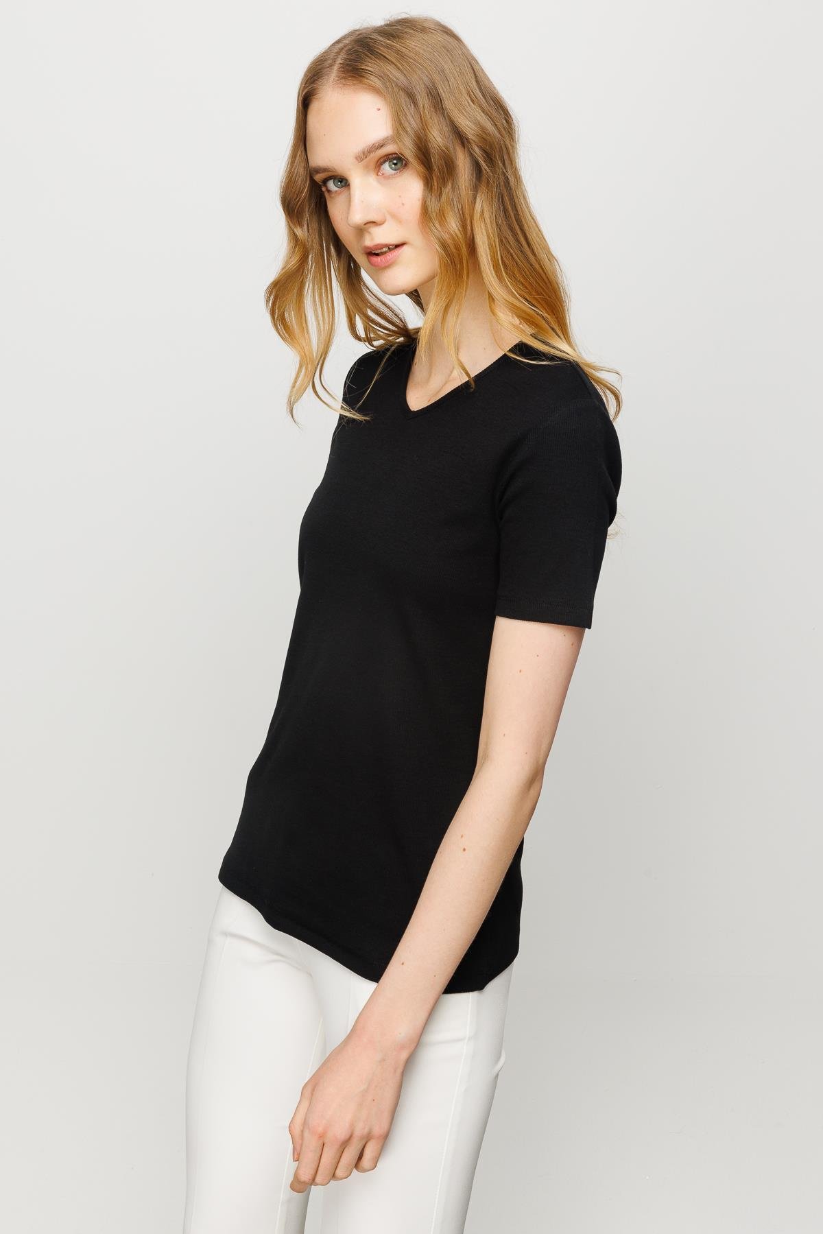 23753Kadın V Yaka Kaşkorse Pamuk T-shirt Siyah