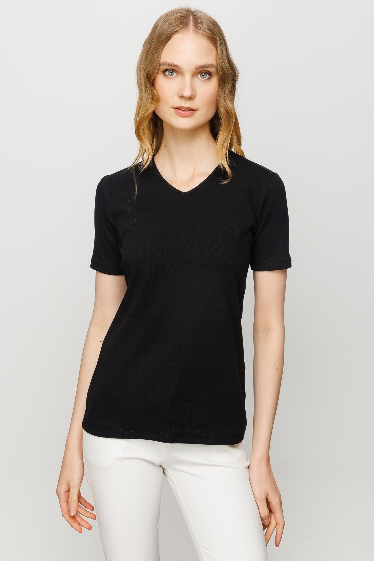 23753Kadın V Yaka Kaşkorse Pamuk T-shirt Siyah