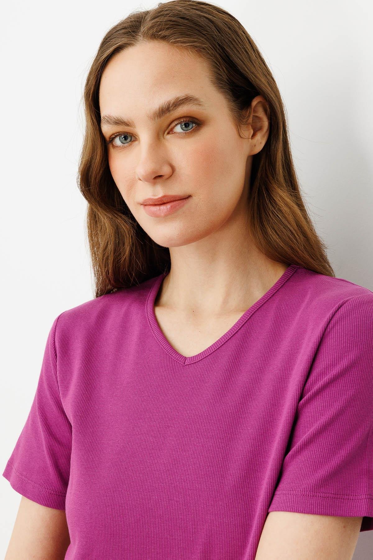 23753Kadın V Yaka Kaşkorse Pamuk T-shirt Sıklamen