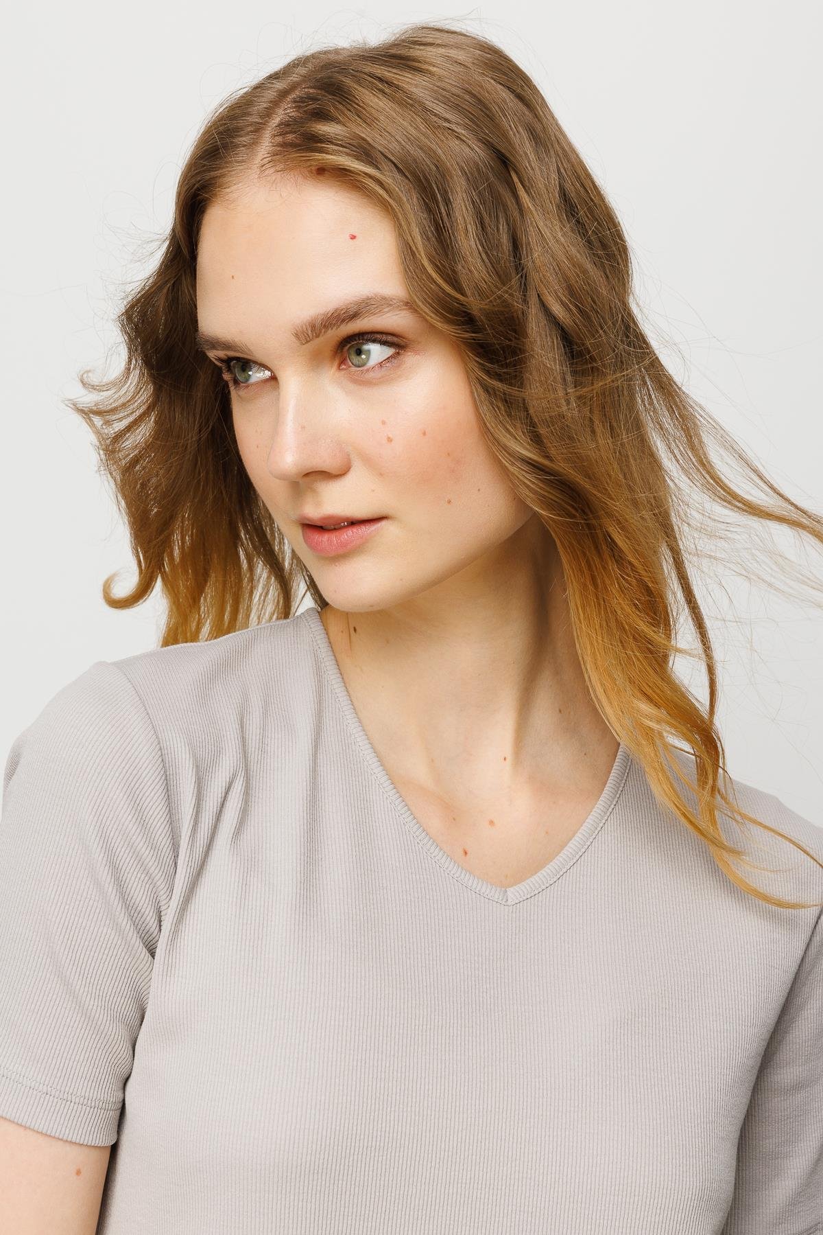 23753Kadın V Yaka Kaşkorse Pamuk T-shirt Taş