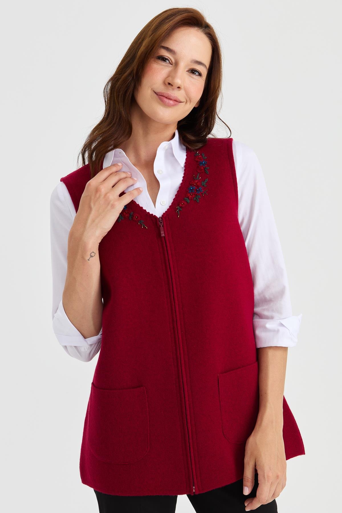 23001Kadın V Yaka Kenarı Dantel İşlemeli Yün Yelek V.Çürüğü