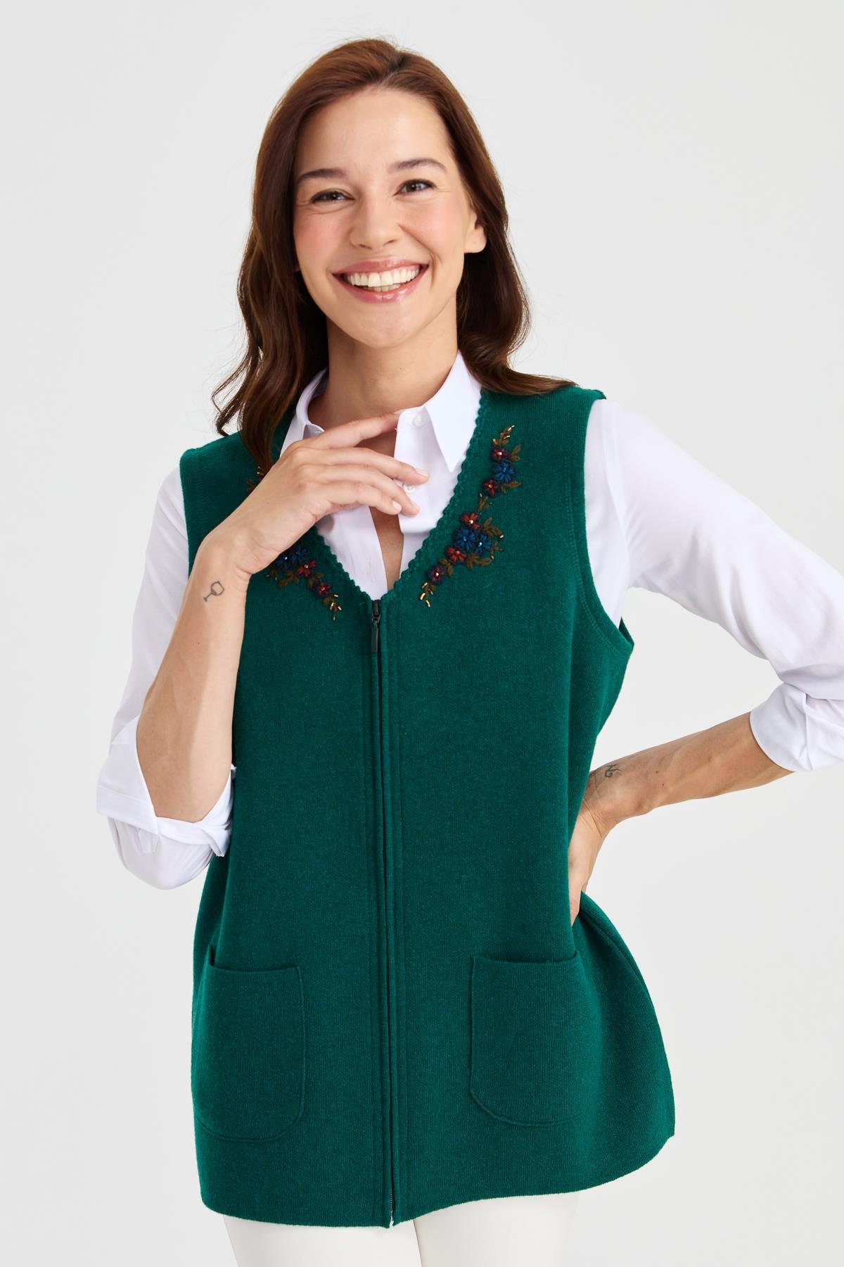 23001Kadın V Yaka Kenarı Dantel İşlemeli Yün Yelek K.Ö.başı