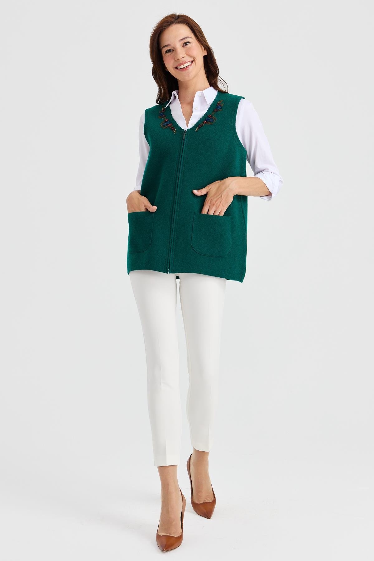 23001Kadın V Yaka Kenarı Dantel İşlemeli Yün Yelek K.Ö.başı