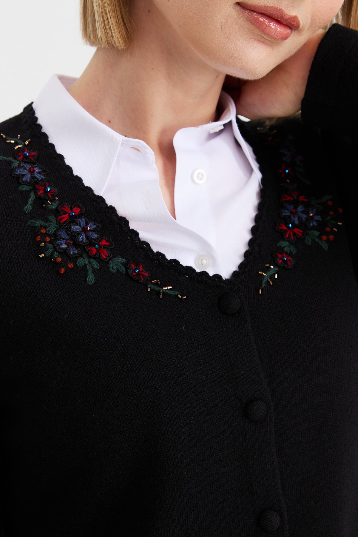 23004Kadın V Yaka Kenarı Dantel İşlemeli Yün Ceket Siyah