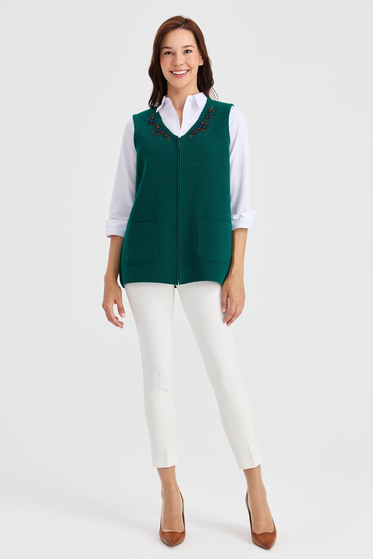 23001Kadın V Yaka Kenarı Dantel İşlemeli Yün Yelek K.Ö.başı