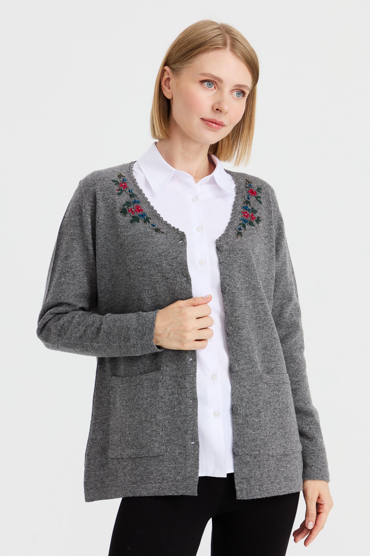 23004Kadın V Yaka Kenarı Dantel İşlemeli Yün Ceket Füme