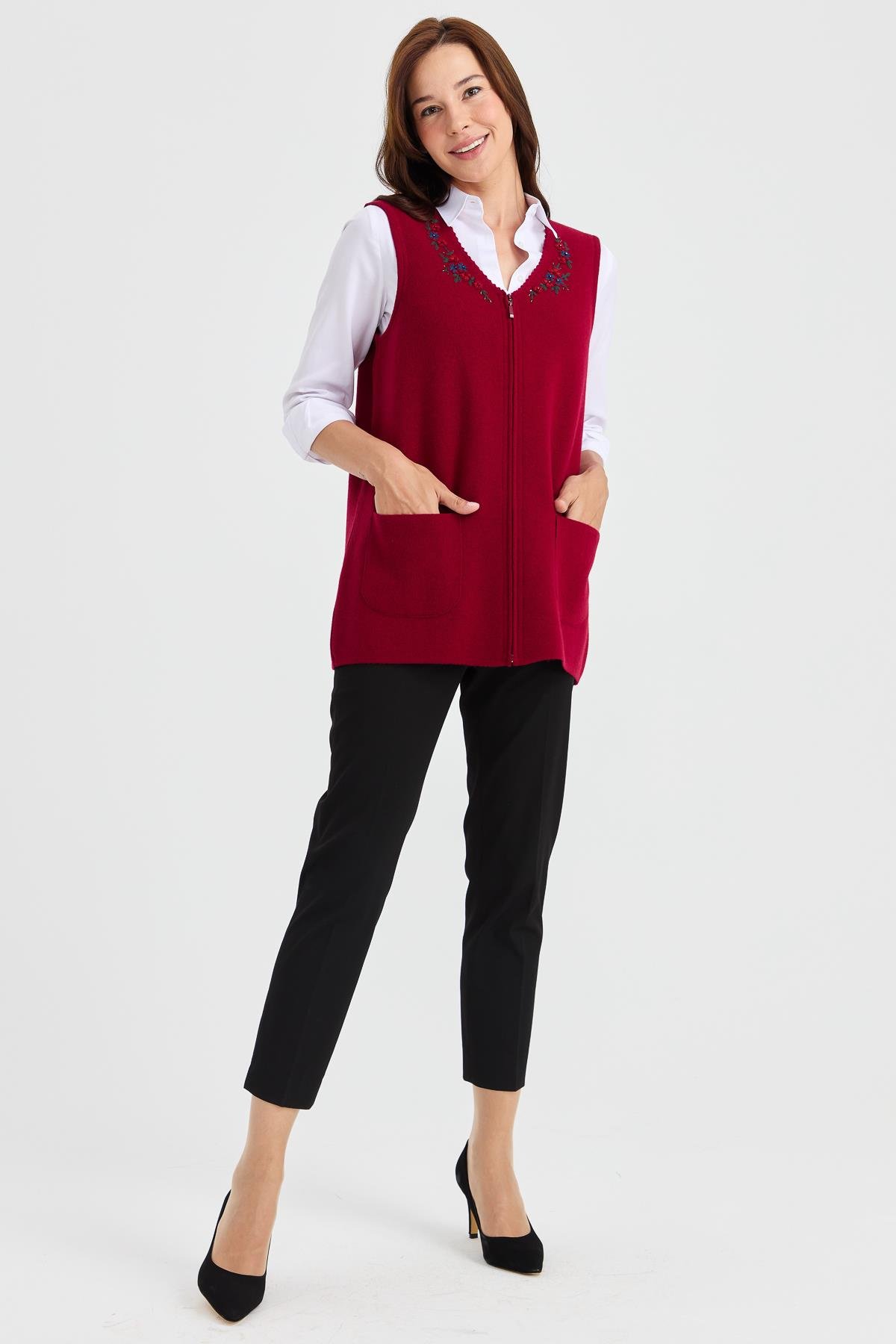 23001Kadın V Yaka Kenarı Dantel İşlemeli Yün Yelek V.Çürüğü